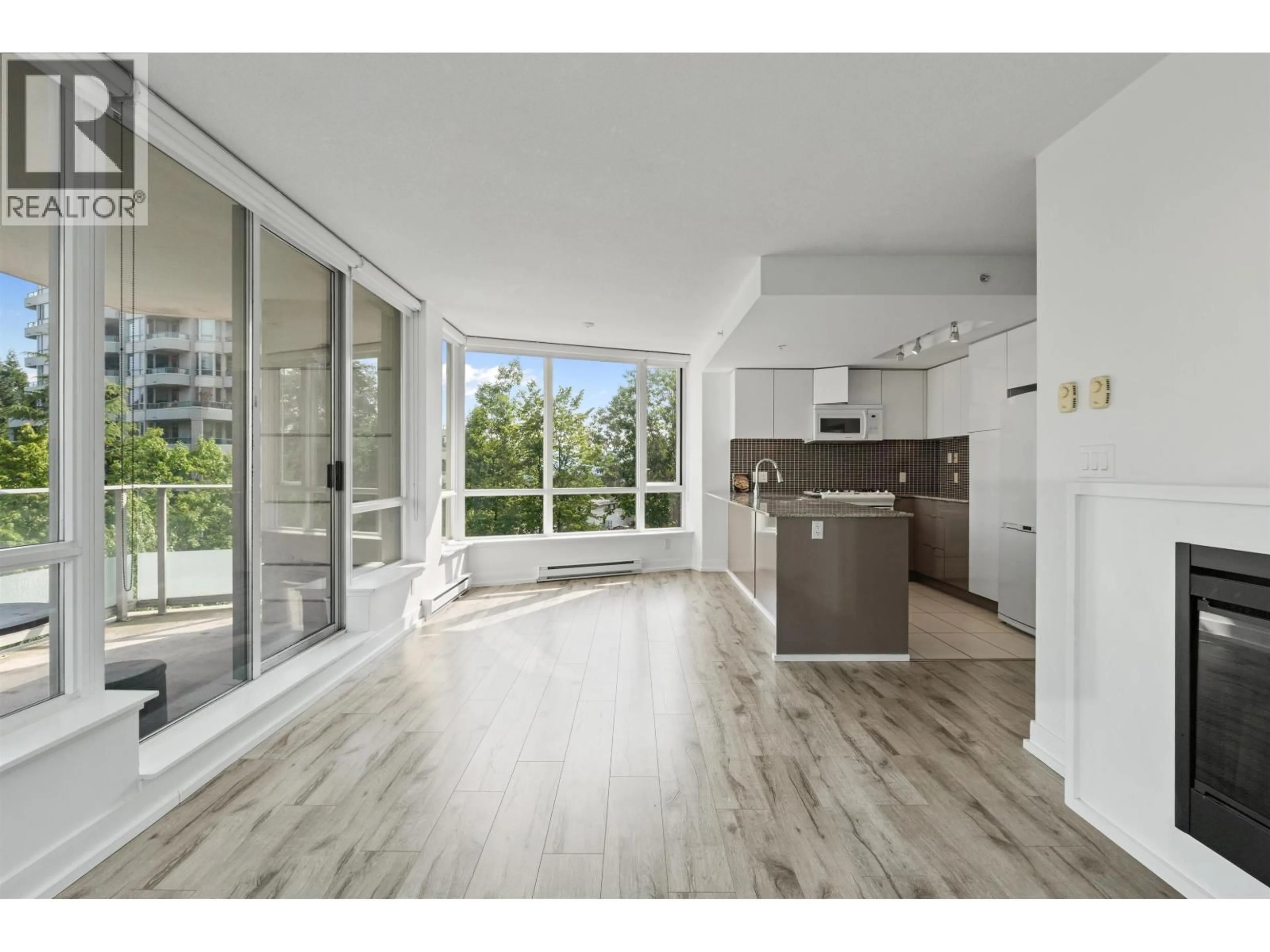 Open concept kitchen, wood/laminate floor for 302 - 4808 HAZEL STREET, Burnaby British Columbia V5H0A2