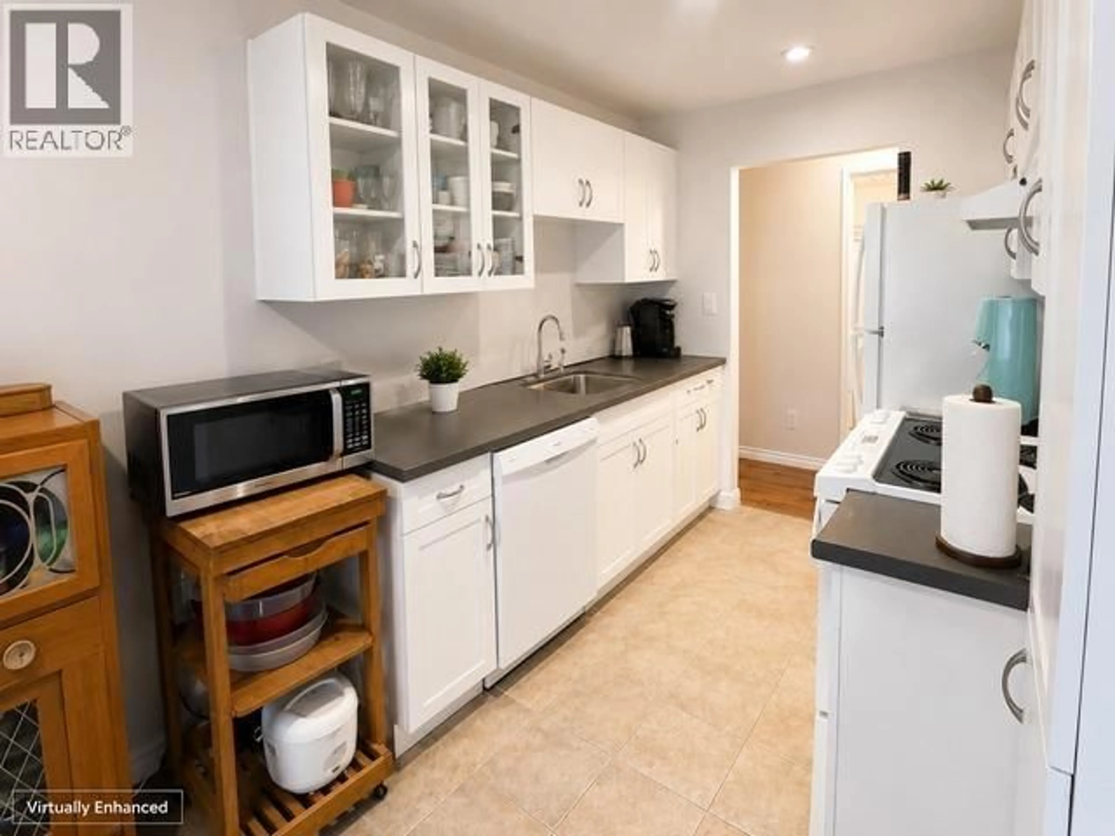 Standard kitchen, unknown for 36 - 882 PREMIER STREET, North Vancouver British Columbia V7J2G9