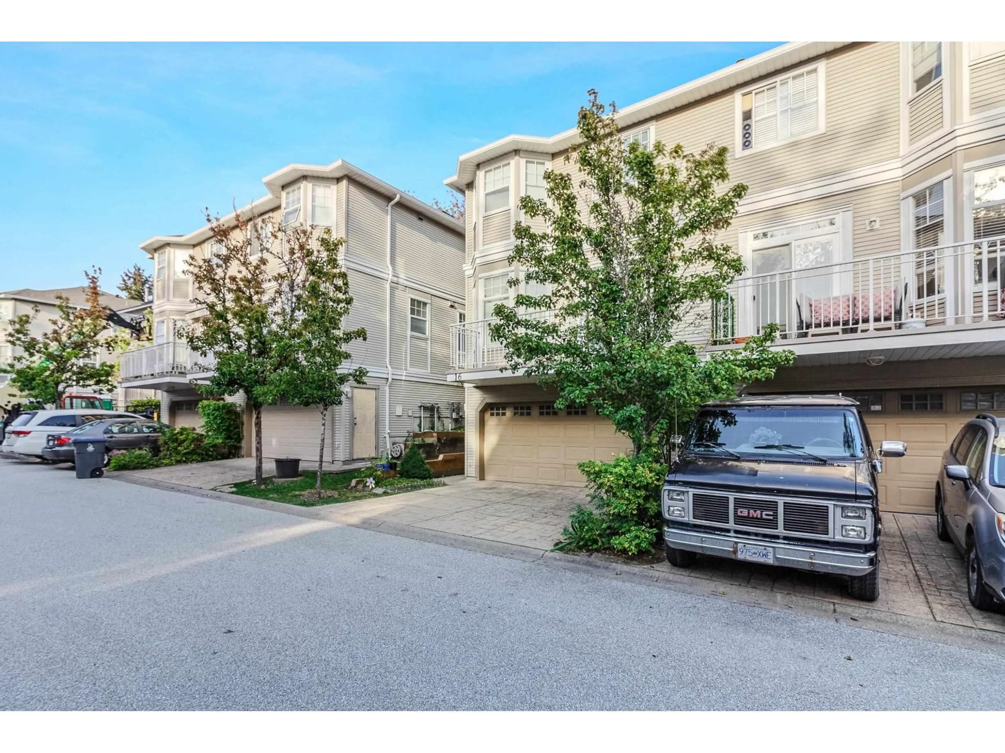 A pic from outside/outdoor area/front of a property/back of a property/a pic from drone, street for 16 - 6518 121 STREET, Surrey British Columbia V3W1C4