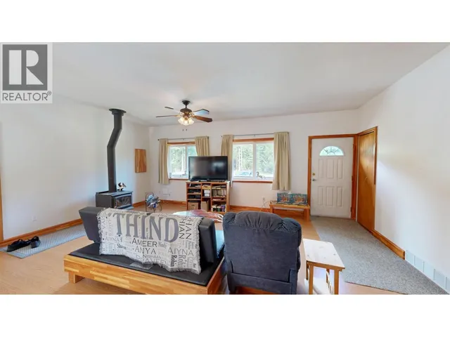 7636 KING ROAD, 100 Mile House 5