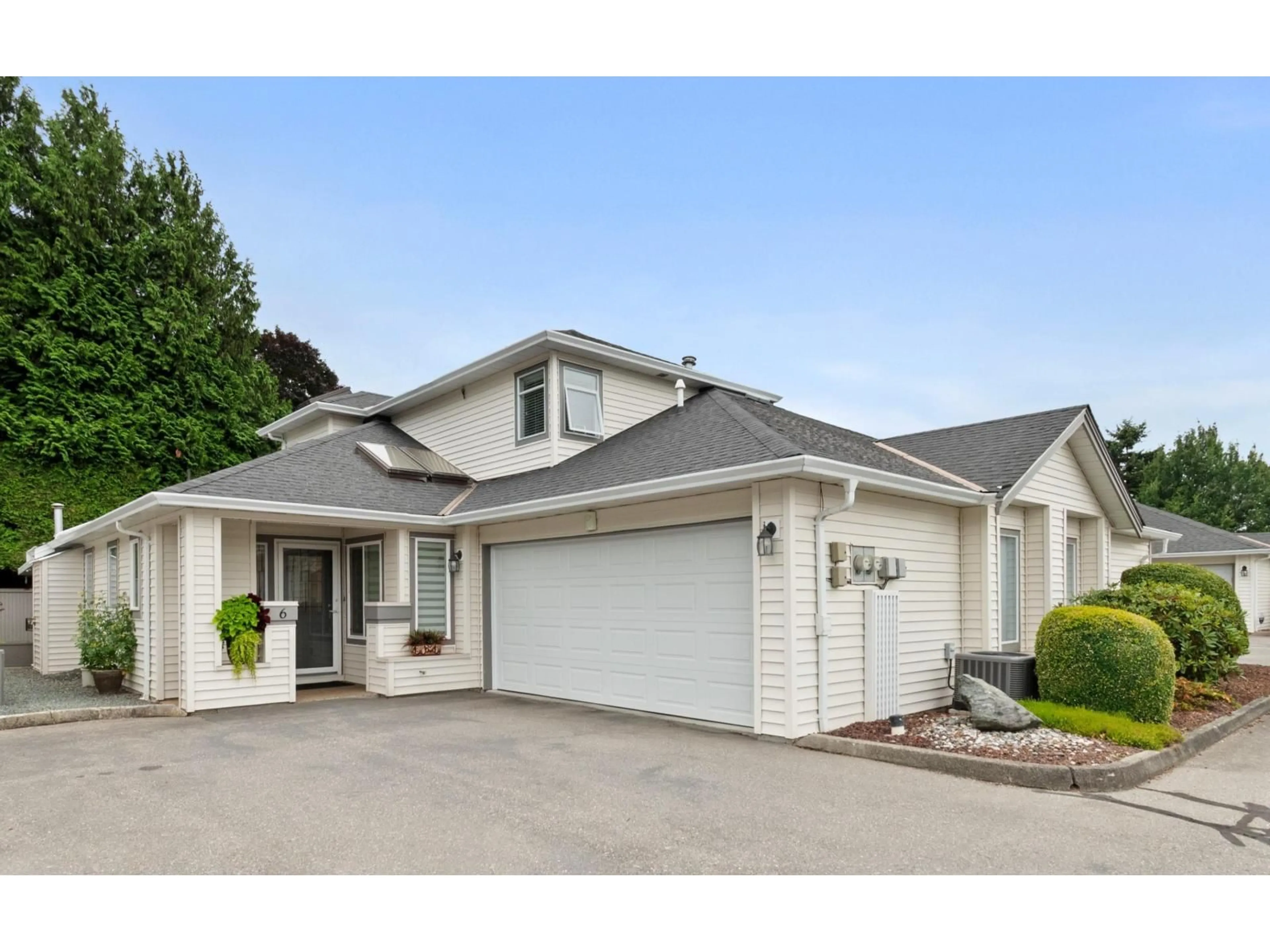 Home with vinyl exterior material, street for 6 - 45302 JASPER DRIVE, Chilliwack British Columbia V2R3E9