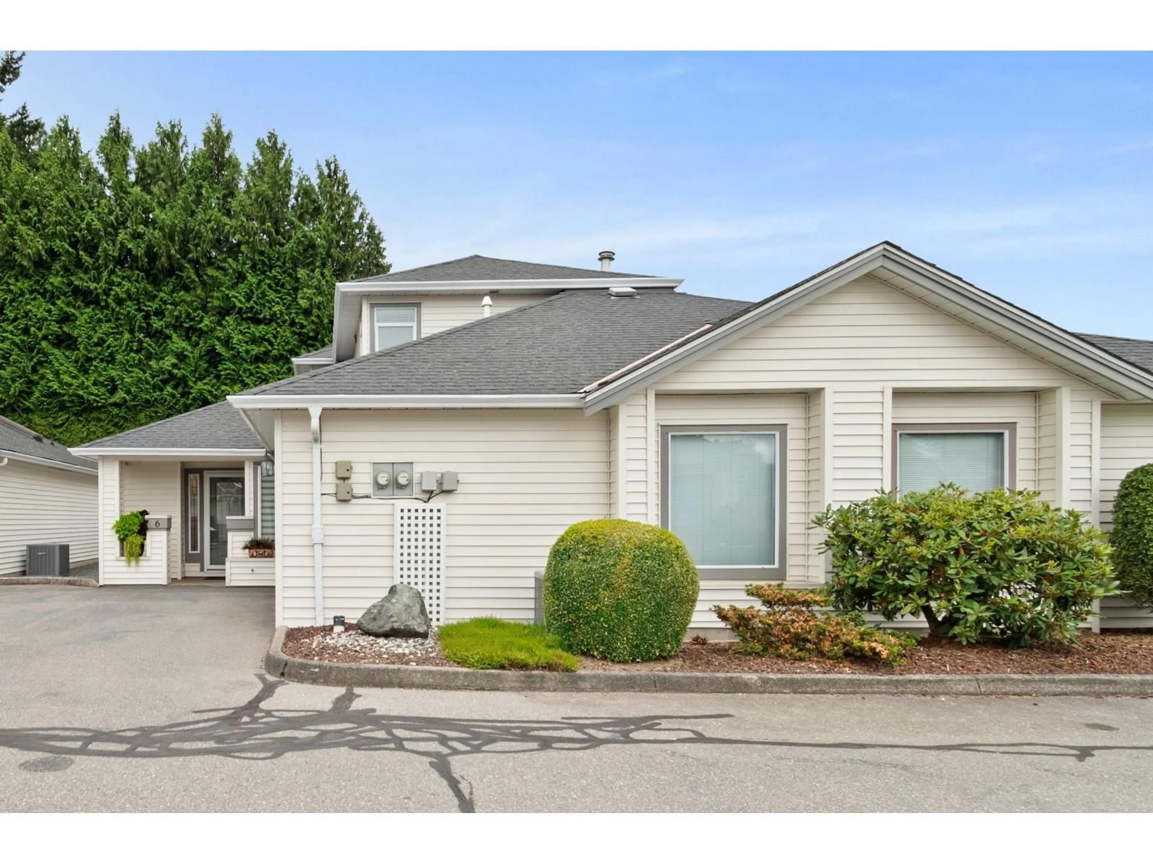 Home with vinyl exterior material, street for 6 - 45302 JASPER DRIVE, Chilliwack British Columbia V2R3E9