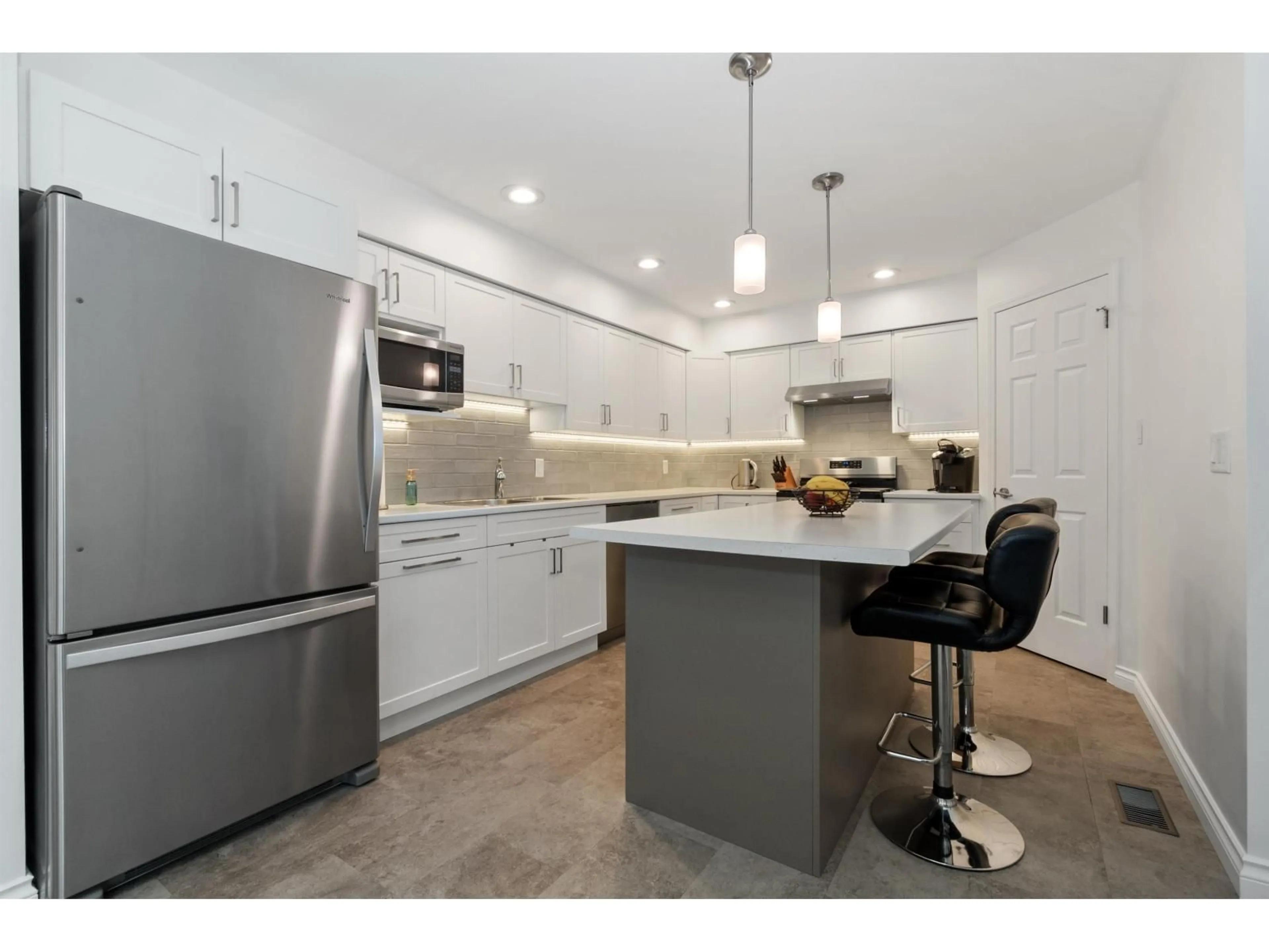 Open concept kitchen, ceramic/tile floor for 6 - 45302 JASPER DRIVE, Chilliwack British Columbia V2R3E9