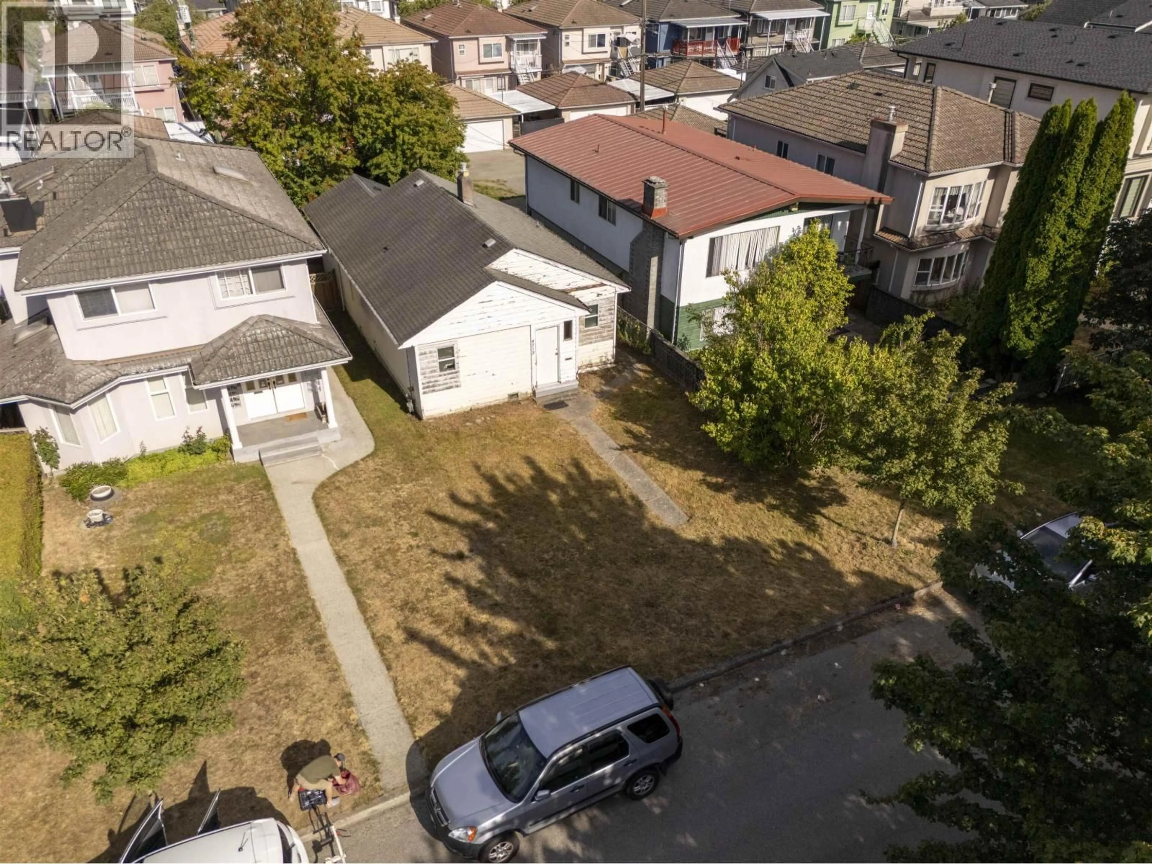 A pic from outside/outdoor area/front of a property/back of a property/a pic from drone, street for 4712 ARGYLE STREET, Vancouver British Columbia V5N3X8