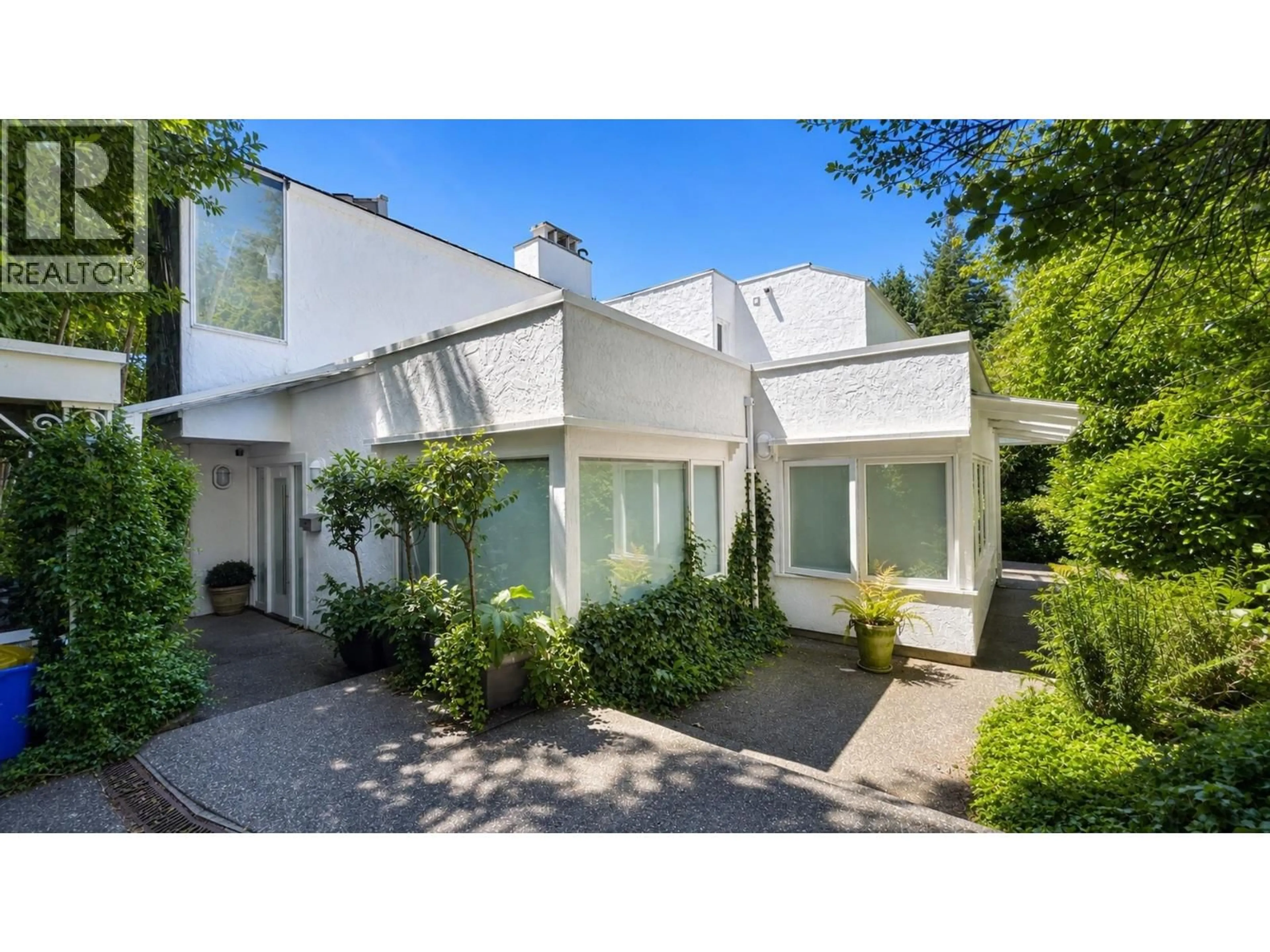 A pic from outside/outdoor area/front of a property/back of a property/a pic from drone, street for 4468 STONE CRESCENT, West Vancouver British Columbia V7W1B7