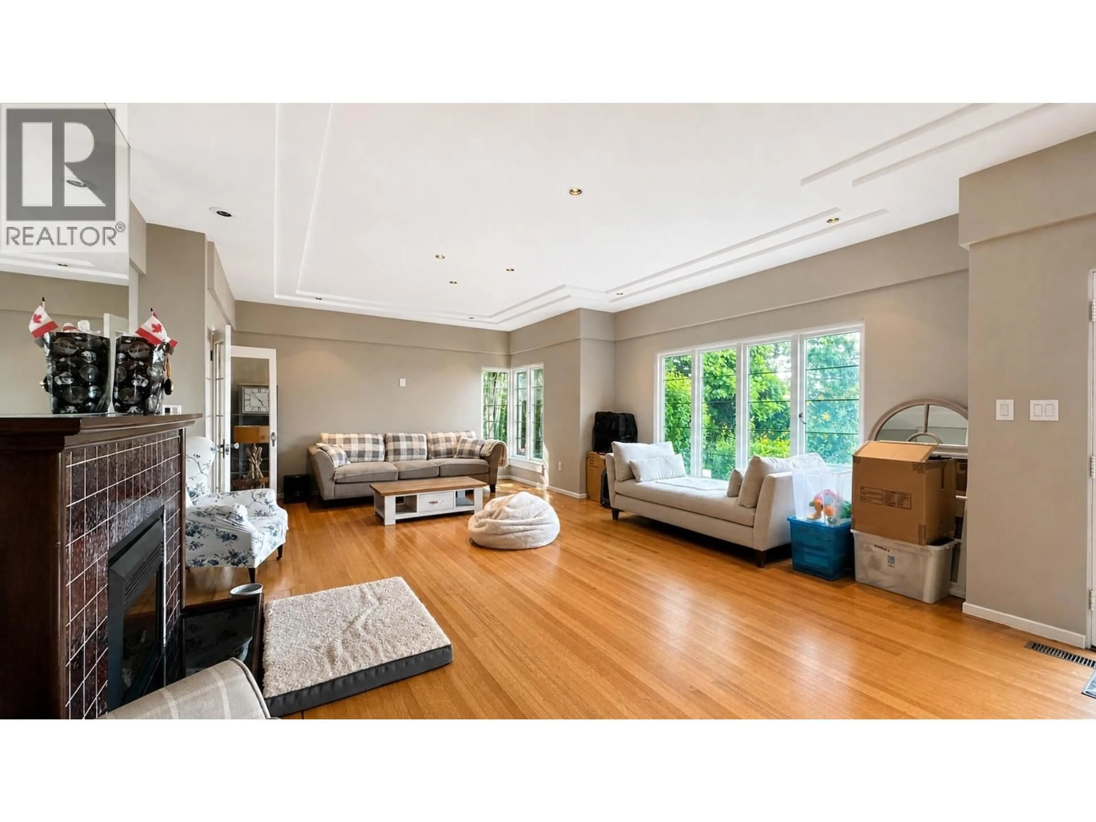 Living room with furniture, unknown for 4468 STONE CRESCENT, West Vancouver British Columbia V7W1B7