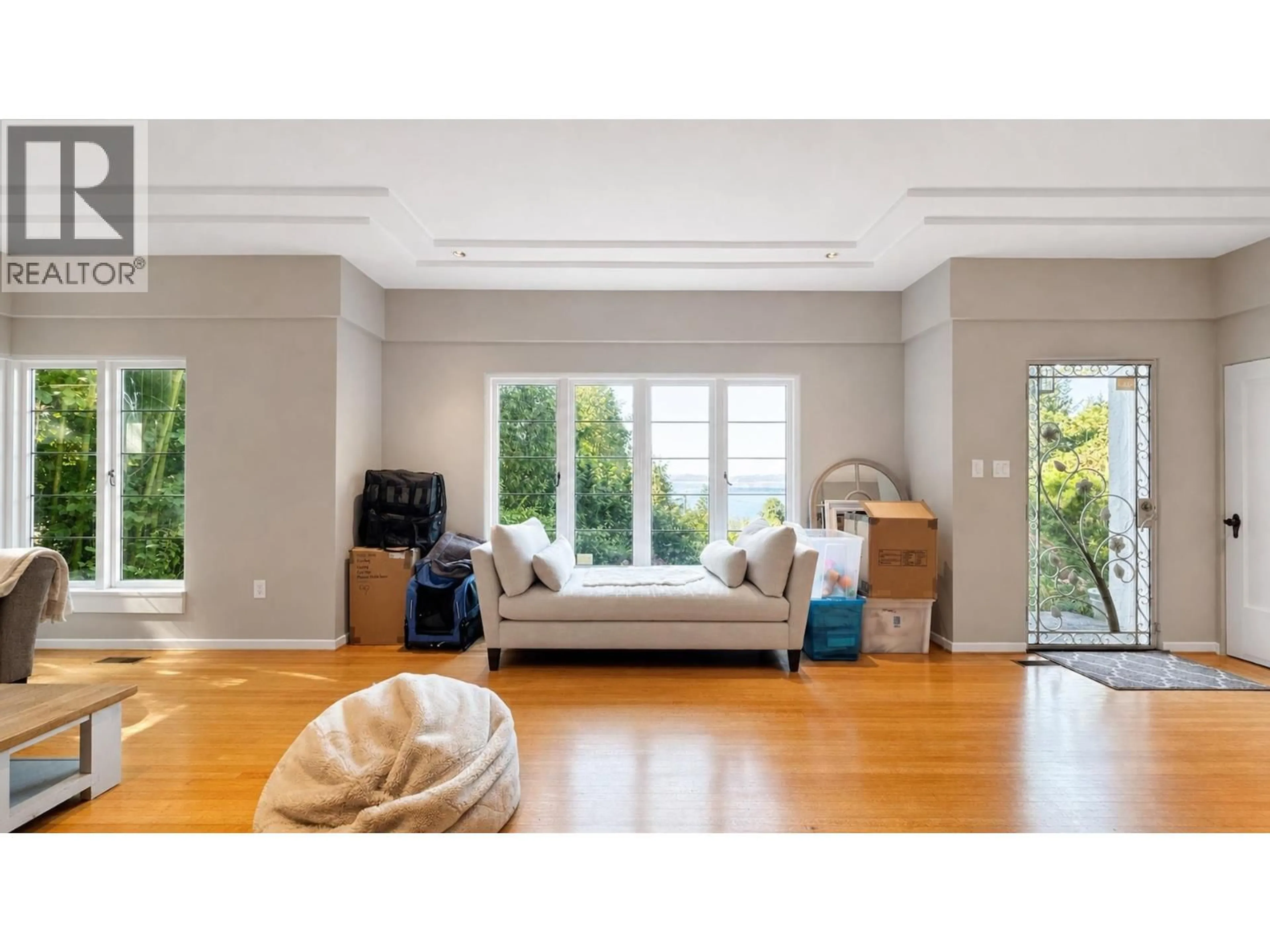 Living room with furniture, unknown for 4468 STONE CRESCENT, West Vancouver British Columbia V7W1B7