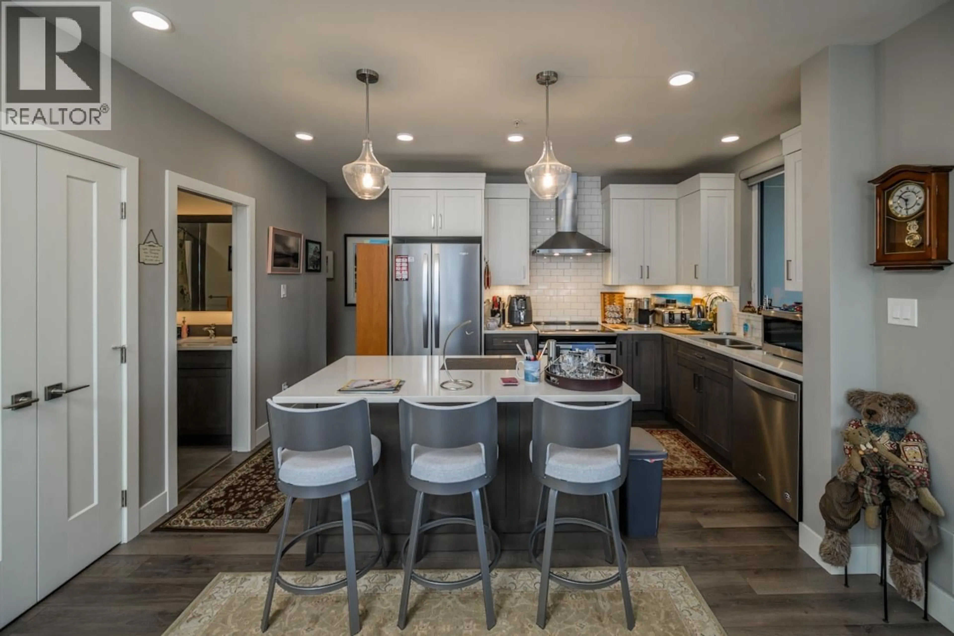 Contemporary kitchen, unknown for 302 - 1087 6TH AVENUE, Prince George British Columbia V2L0E5