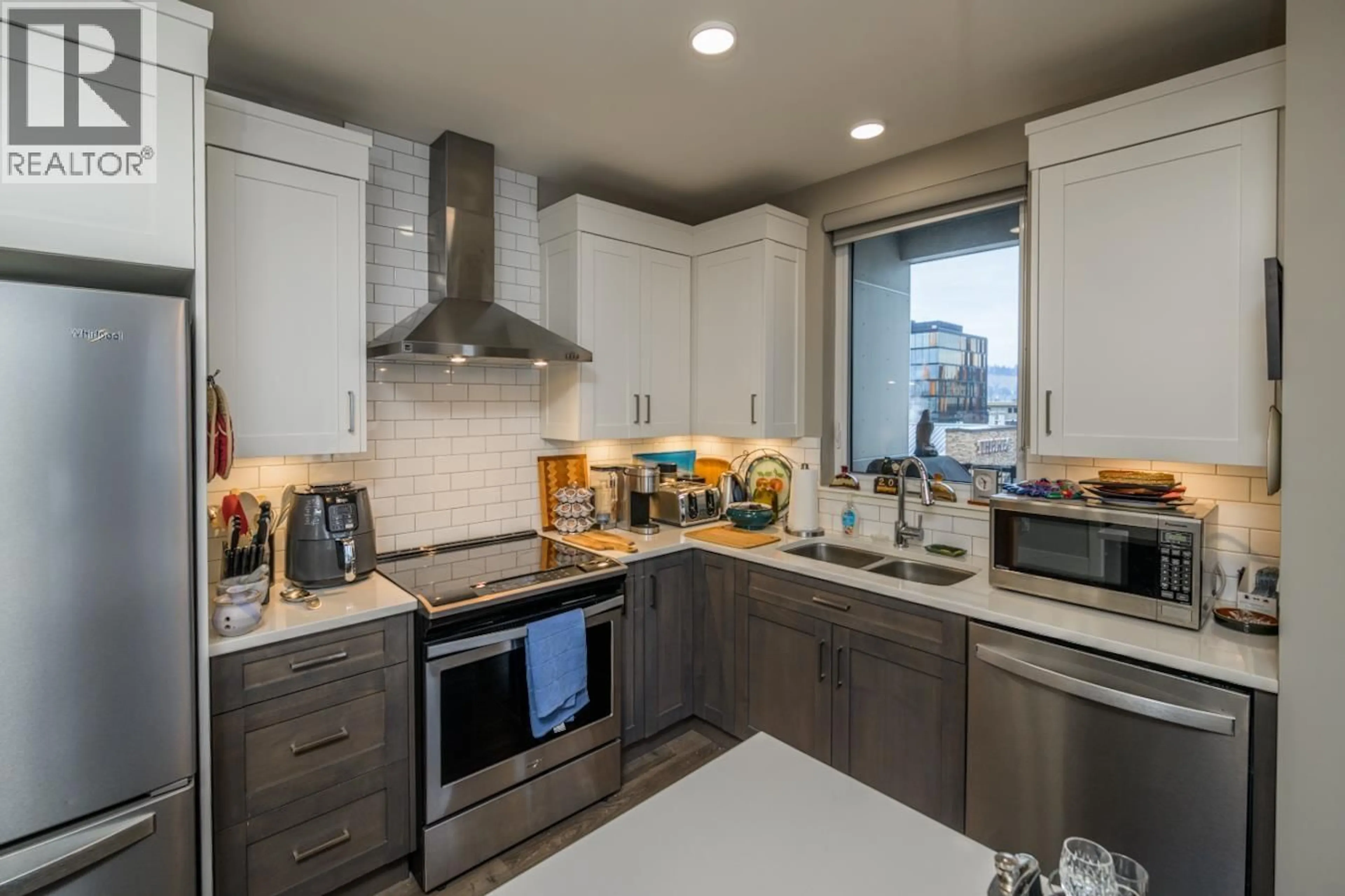 Contemporary kitchen, ceramic/tile floor for 302 - 1087 6TH AVENUE, Prince George British Columbia V2L0E5