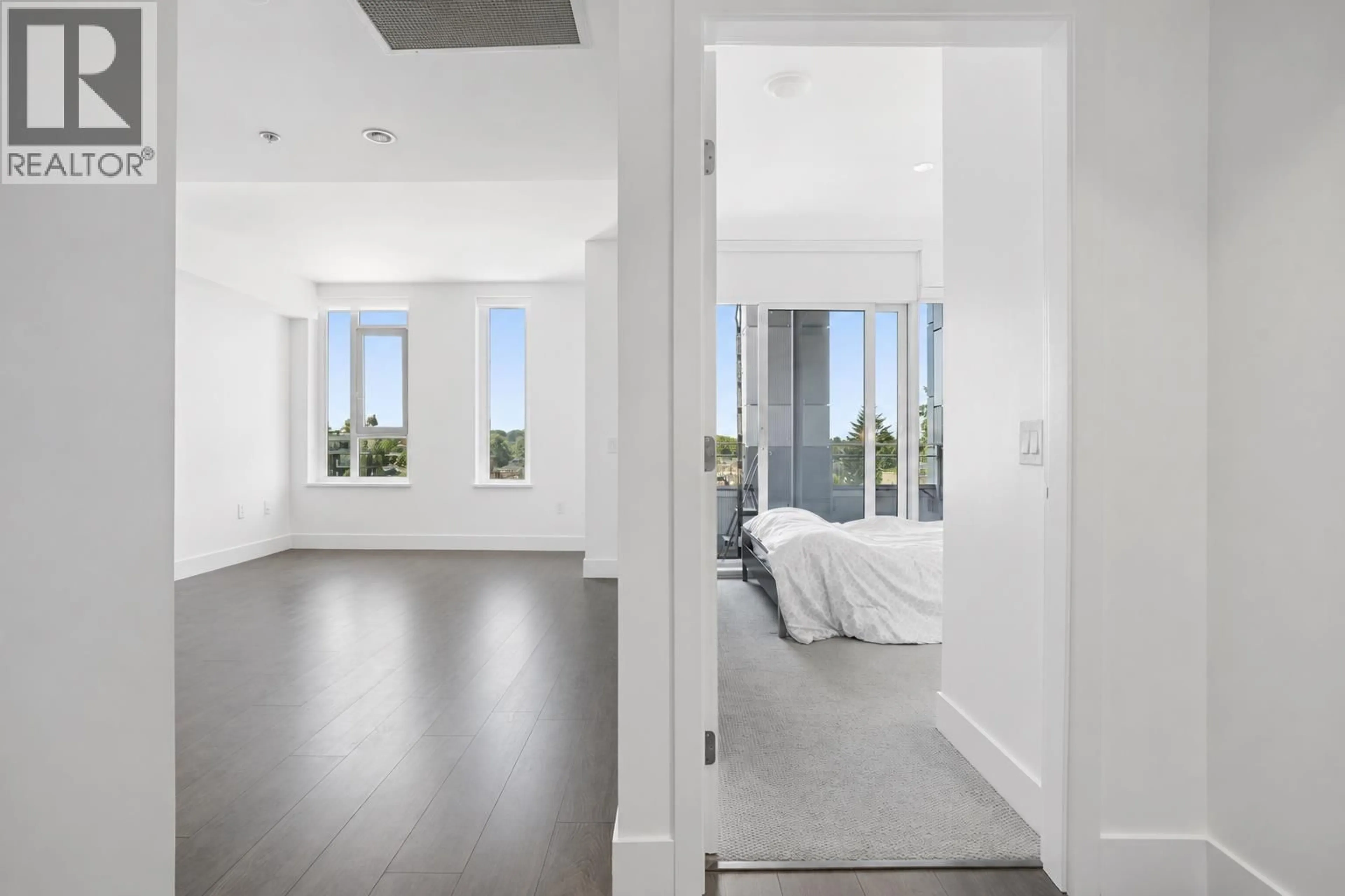 Indoor entryway for 507 - 2435 KINGSWAY, Vancouver British Columbia V5R5G8