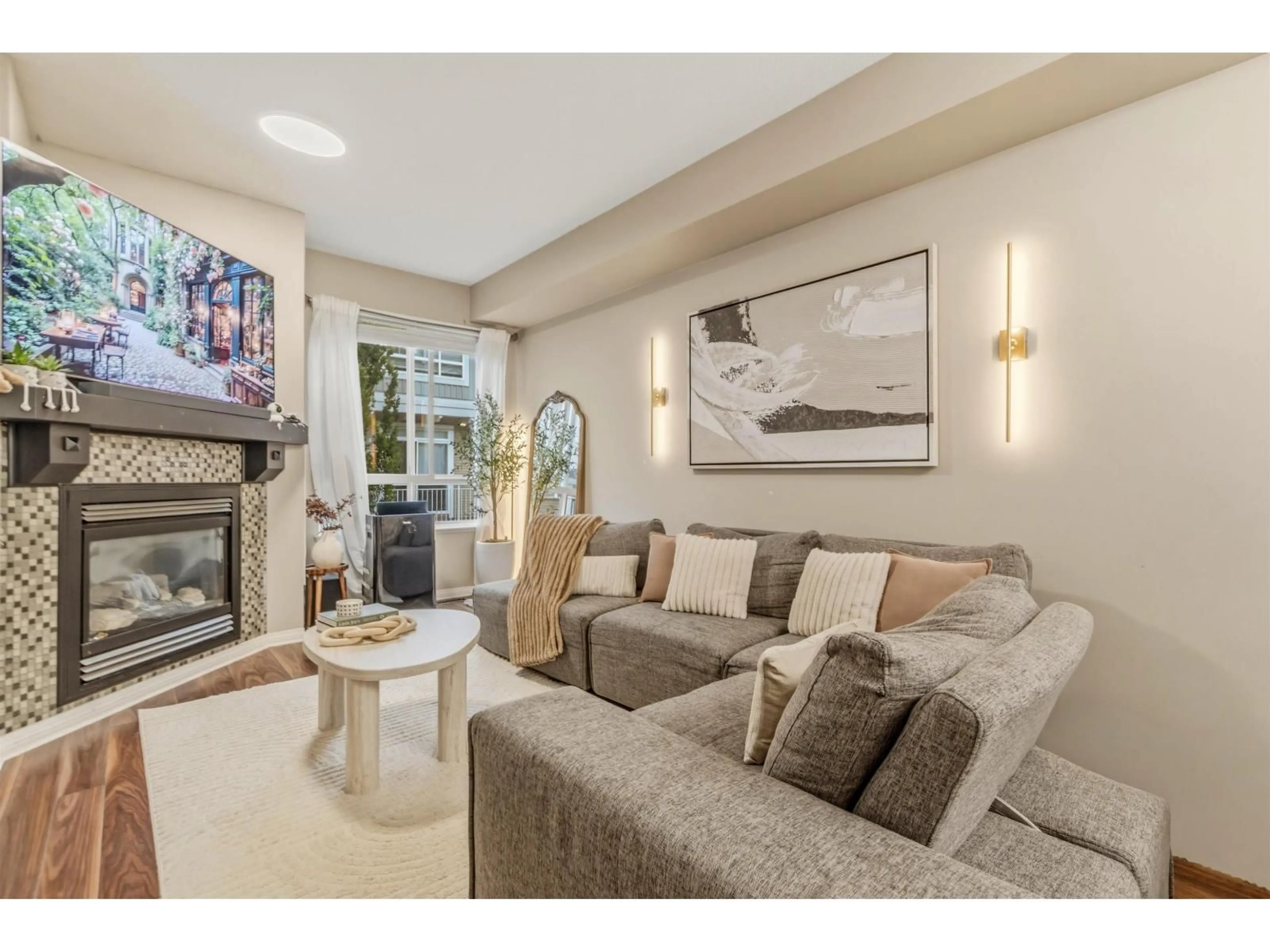 Living room with furniture, unknown for 19 - 15068 58 AVENUE, Surrey British Columbia V3S9J9