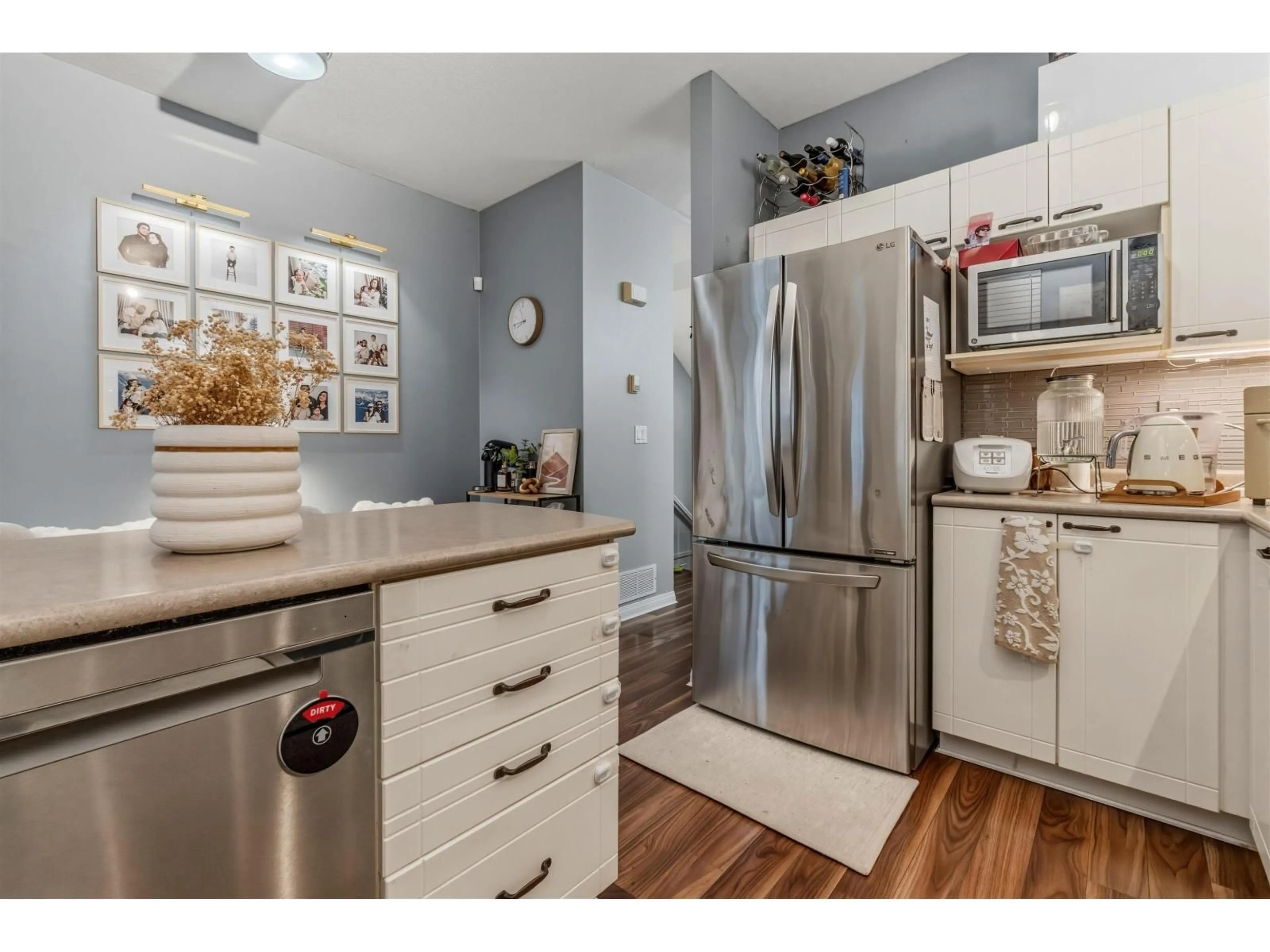 Open concept kitchen, unknown for 19 - 15068 58 AVENUE, Surrey British Columbia V3S9J9