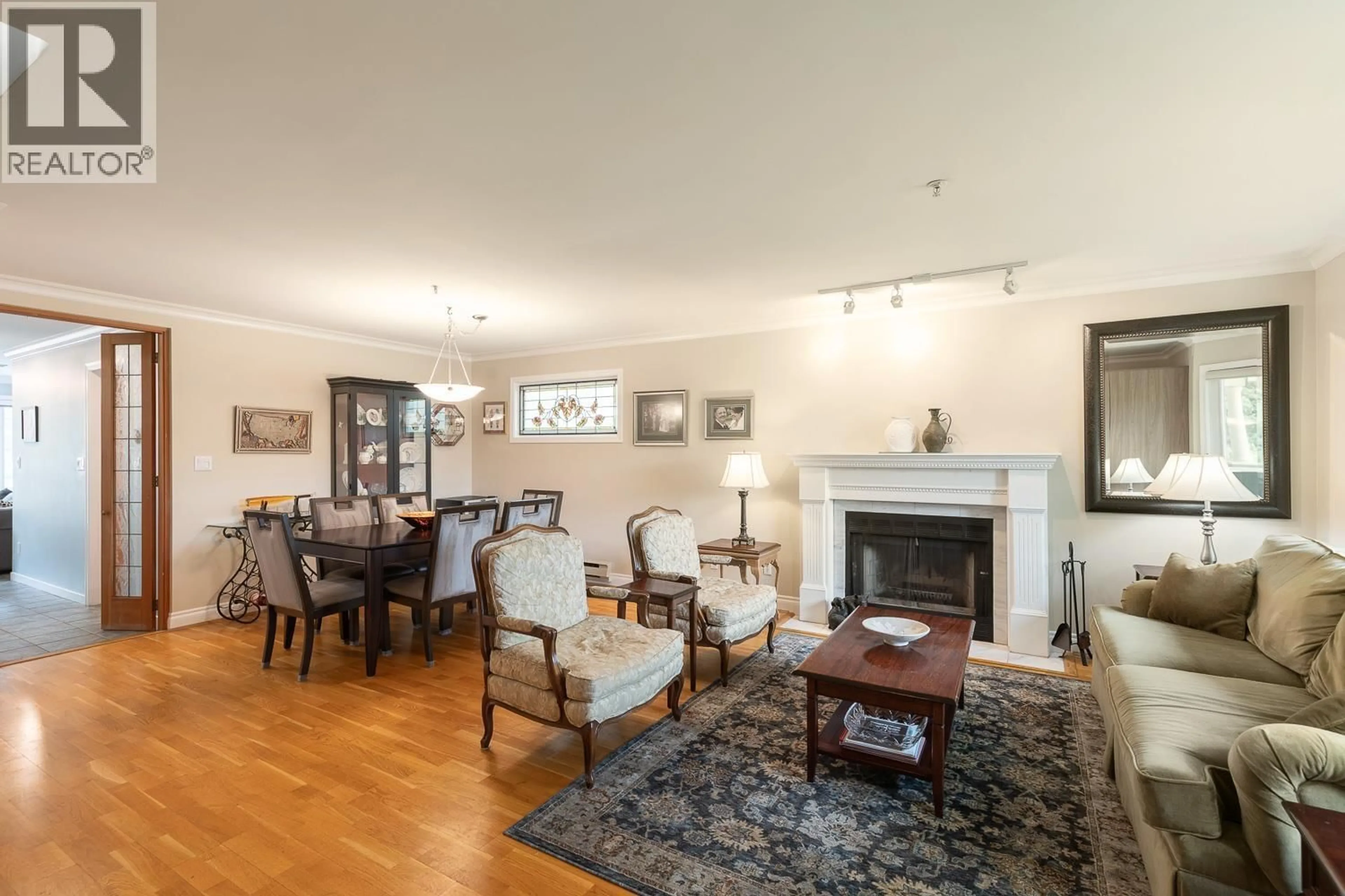 Living room with furniture, wood/laminate floor for 1844 10TH AVENUE, Vancouver British Columbia V6J2A7