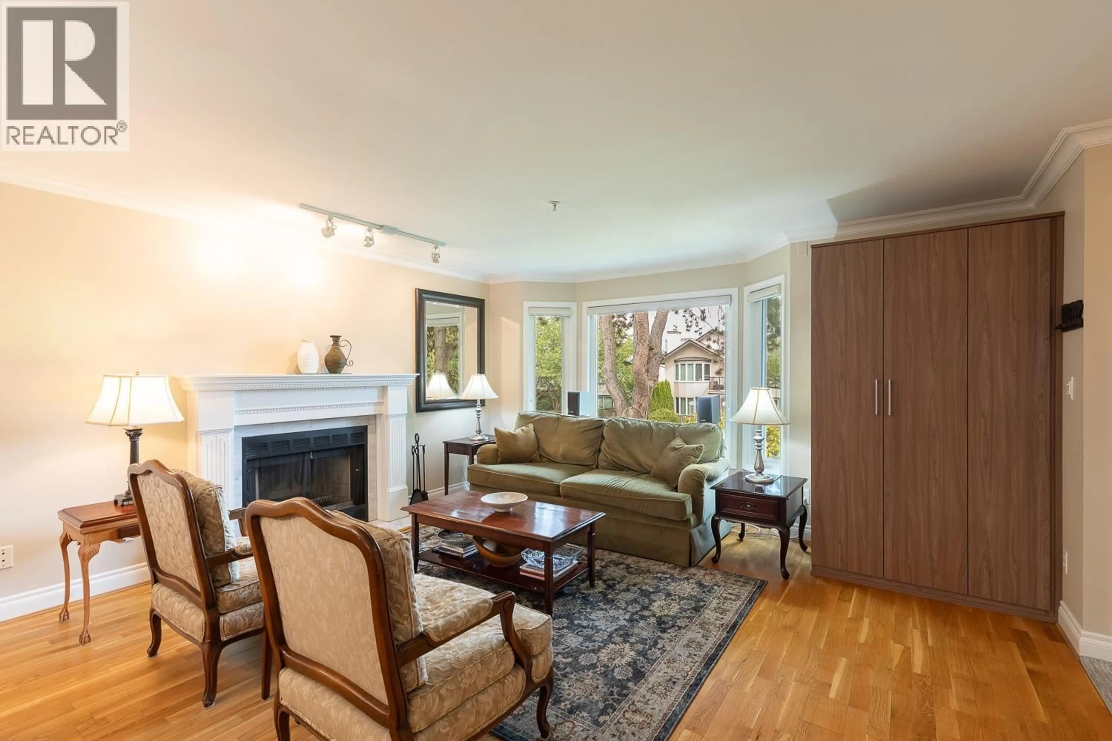Living room with furniture, wood/laminate floor for 1844 10TH AVENUE, Vancouver British Columbia V6J2A7