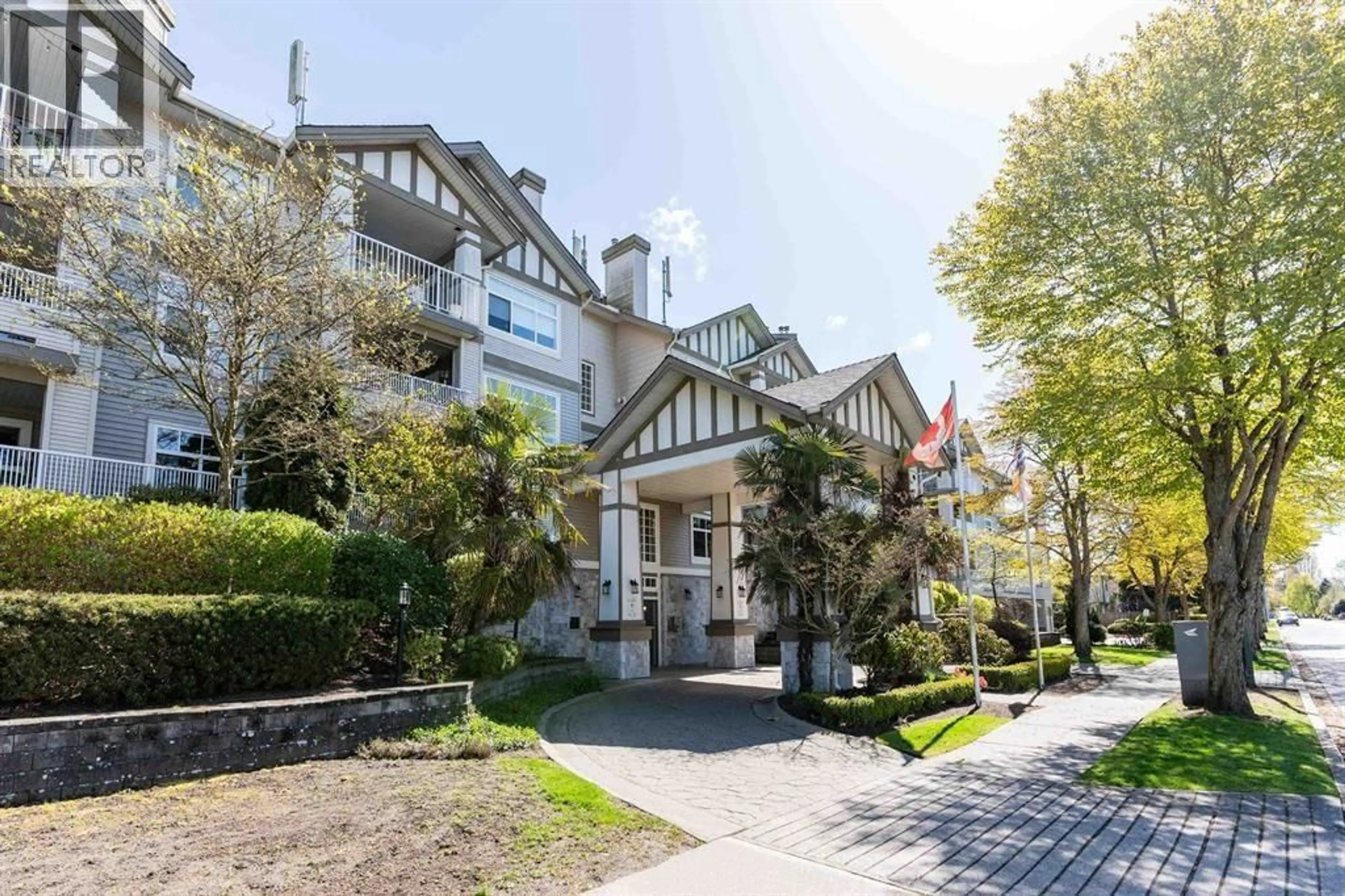 Patio, street for 210 - 4770 52A STREET, Delta British Columbia V4K5B5