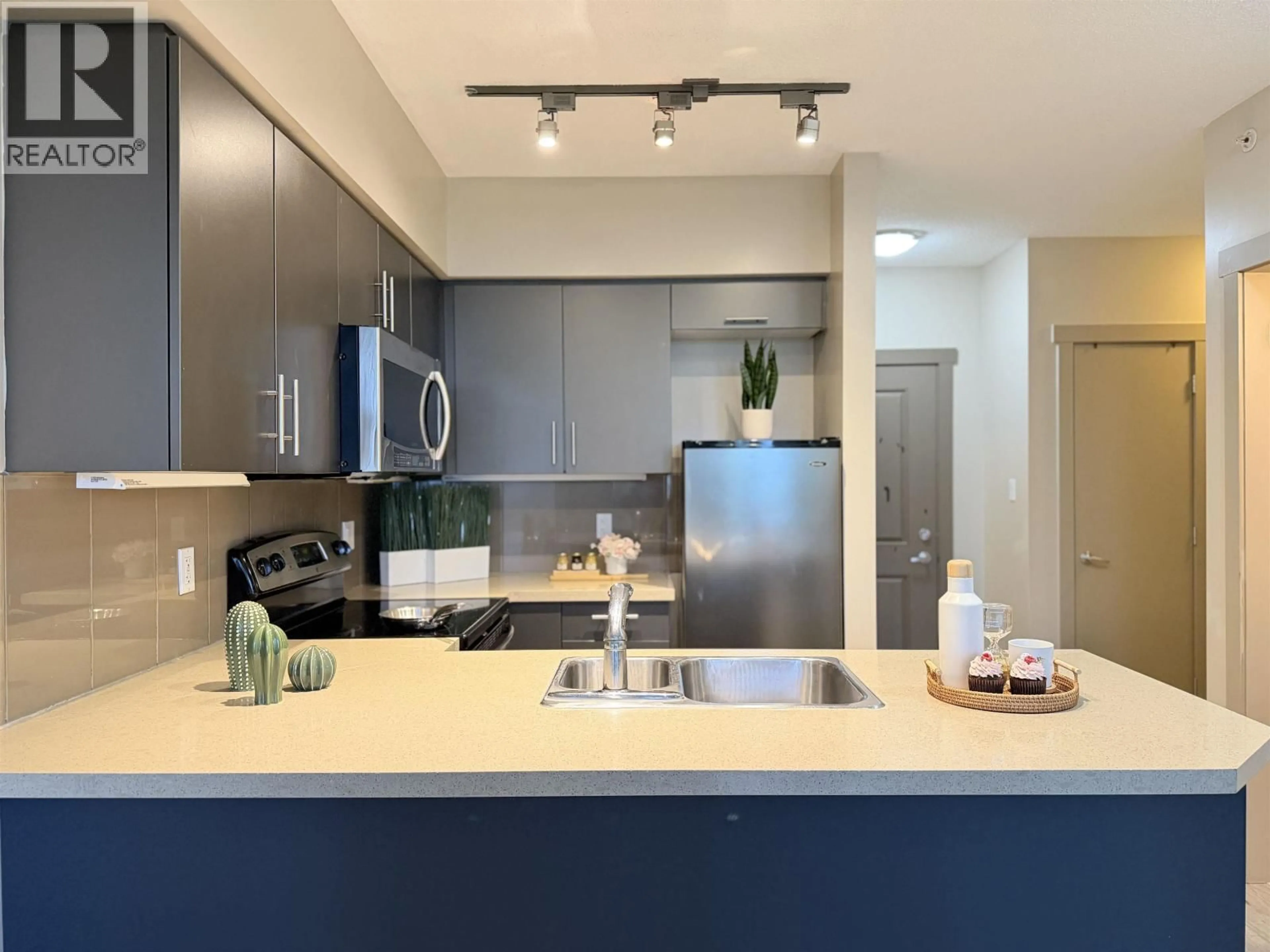 Open concept kitchen, unknown for 507 - 9009 CORNERSTONE MEWS, Burnaby British Columbia V5A0B9