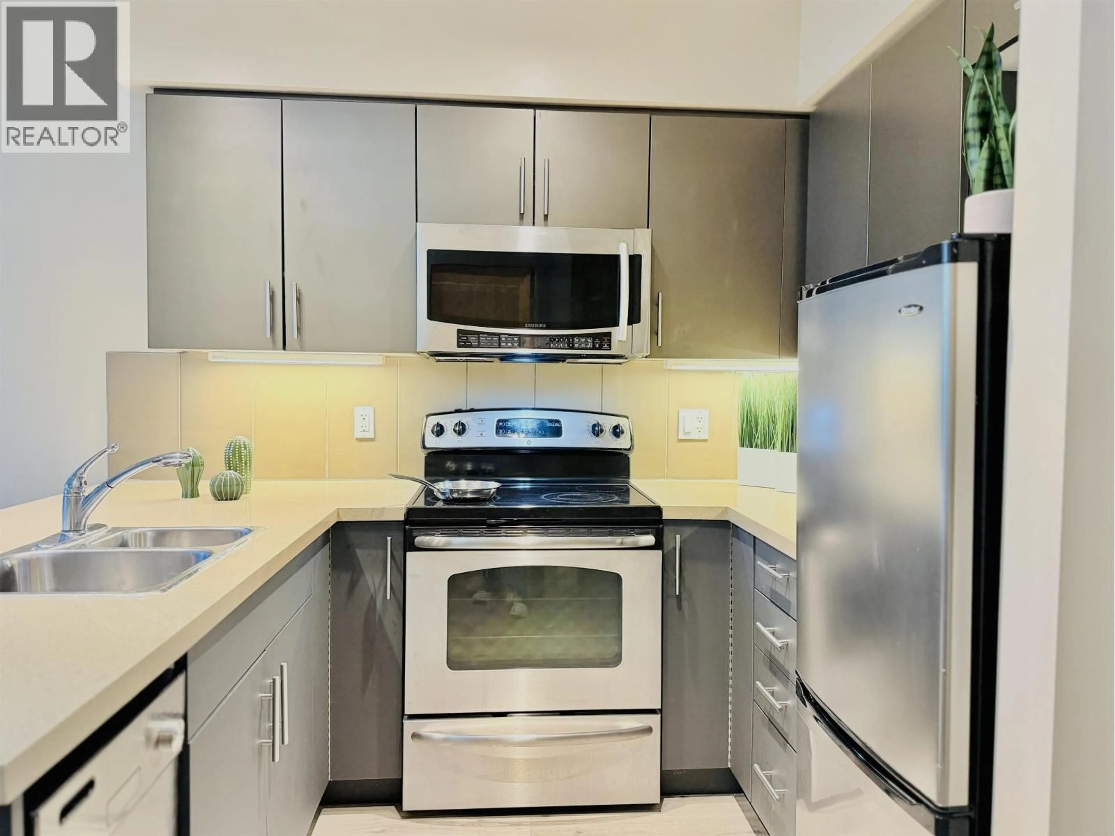 Standard kitchen, unknown for 507 - 9009 CORNERSTONE MEWS, Burnaby British Columbia V5A0B9