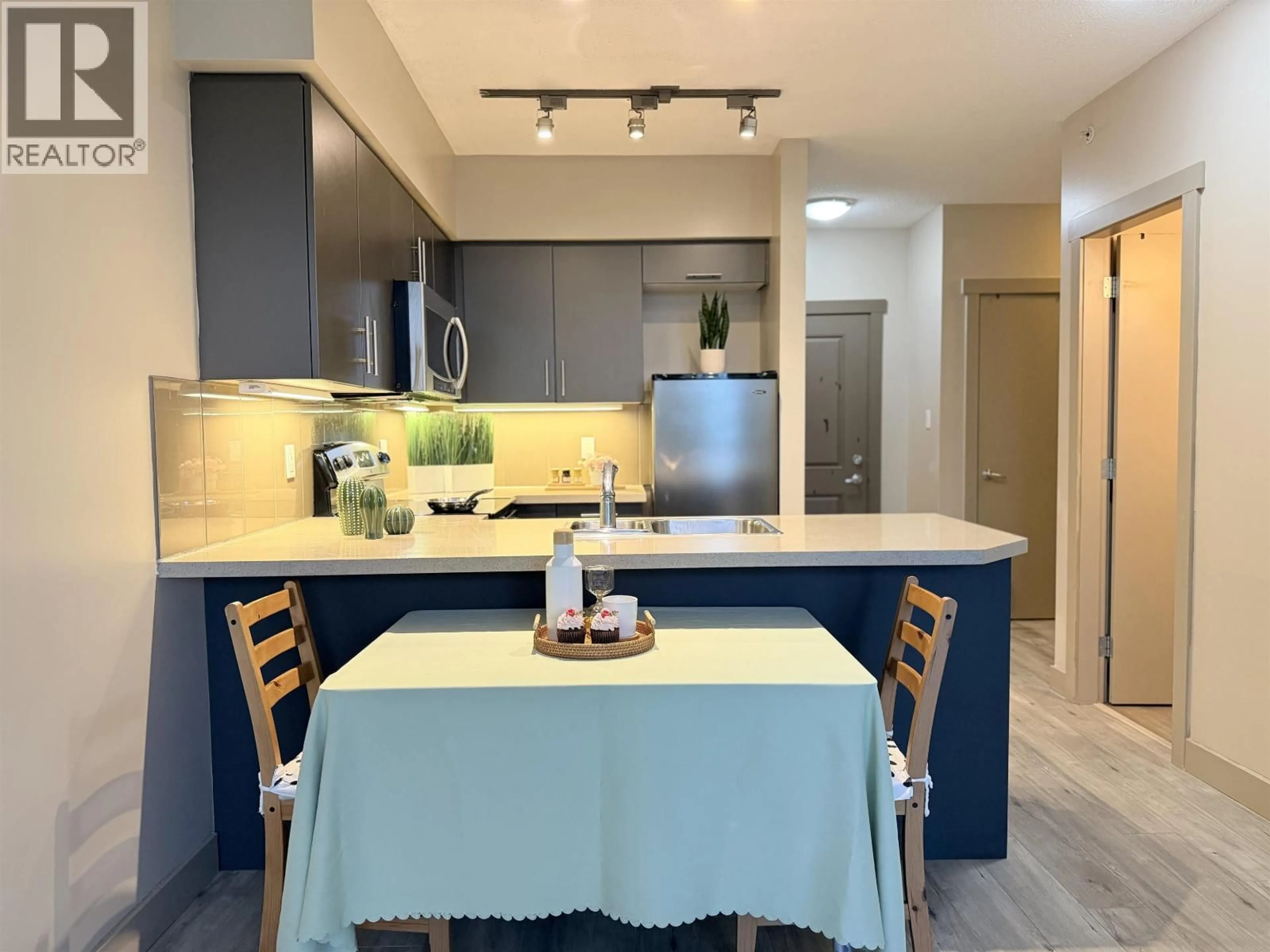 Open concept kitchen, ceramic/tile floor for 507 - 9009 CORNERSTONE MEWS, Burnaby British Columbia V5A0B9