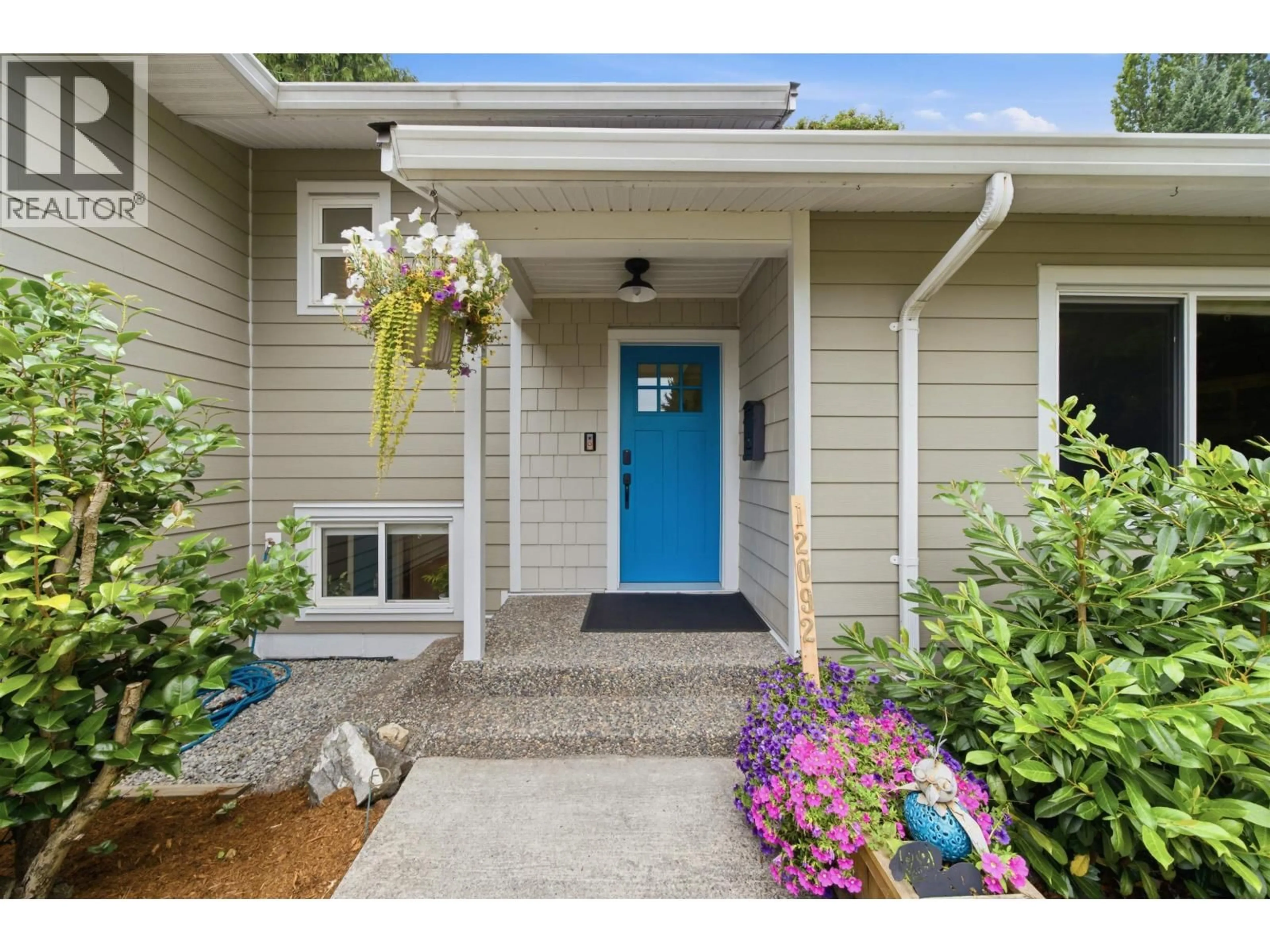 Indoor entryway for 12092 GLENHURST STREET, Maple Ridge British Columbia V2X6V9