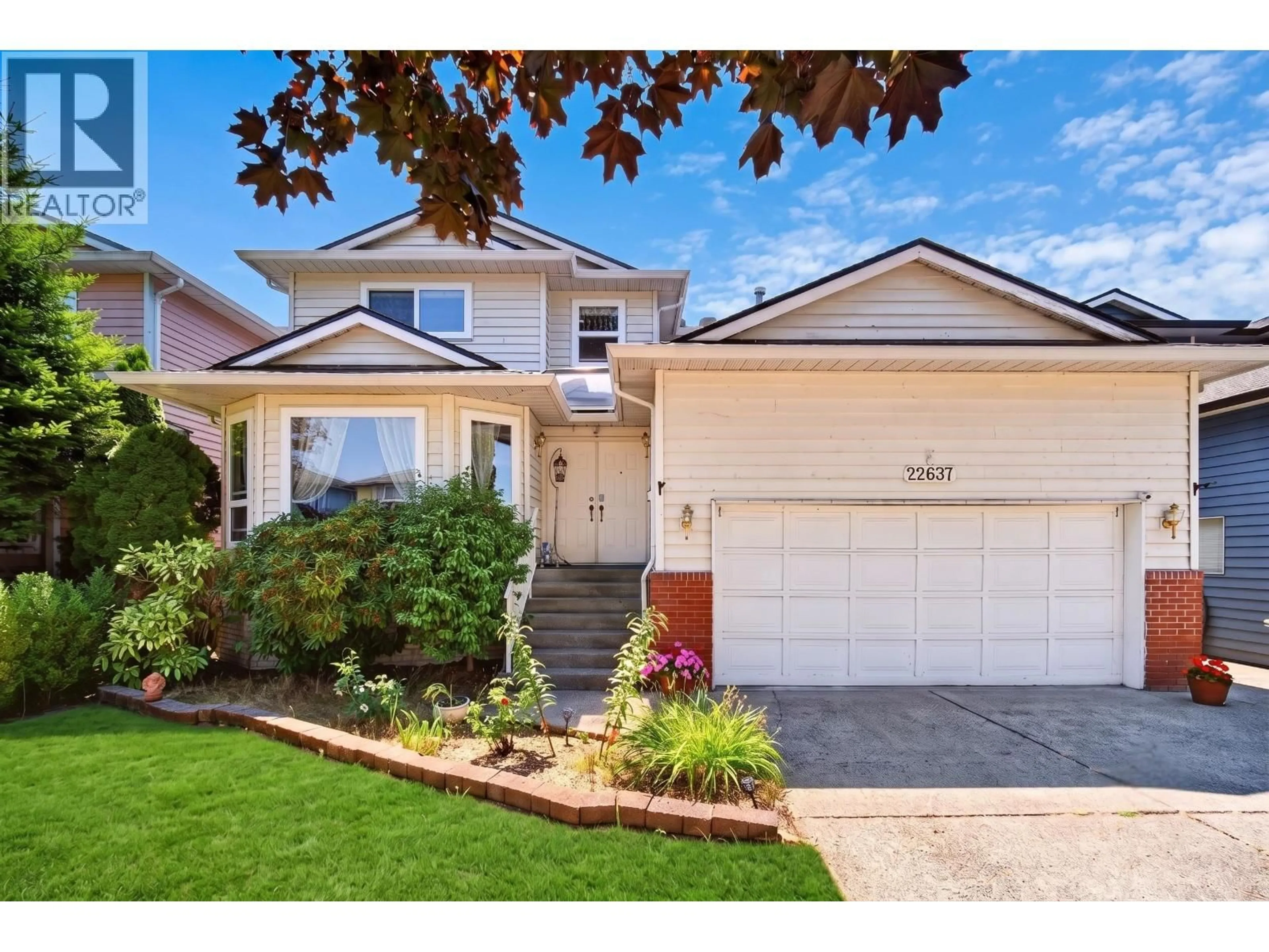 Home with vinyl exterior material, street for 22637 FRASERBANK CRESCENT, Richmond British Columbia V6V2L8