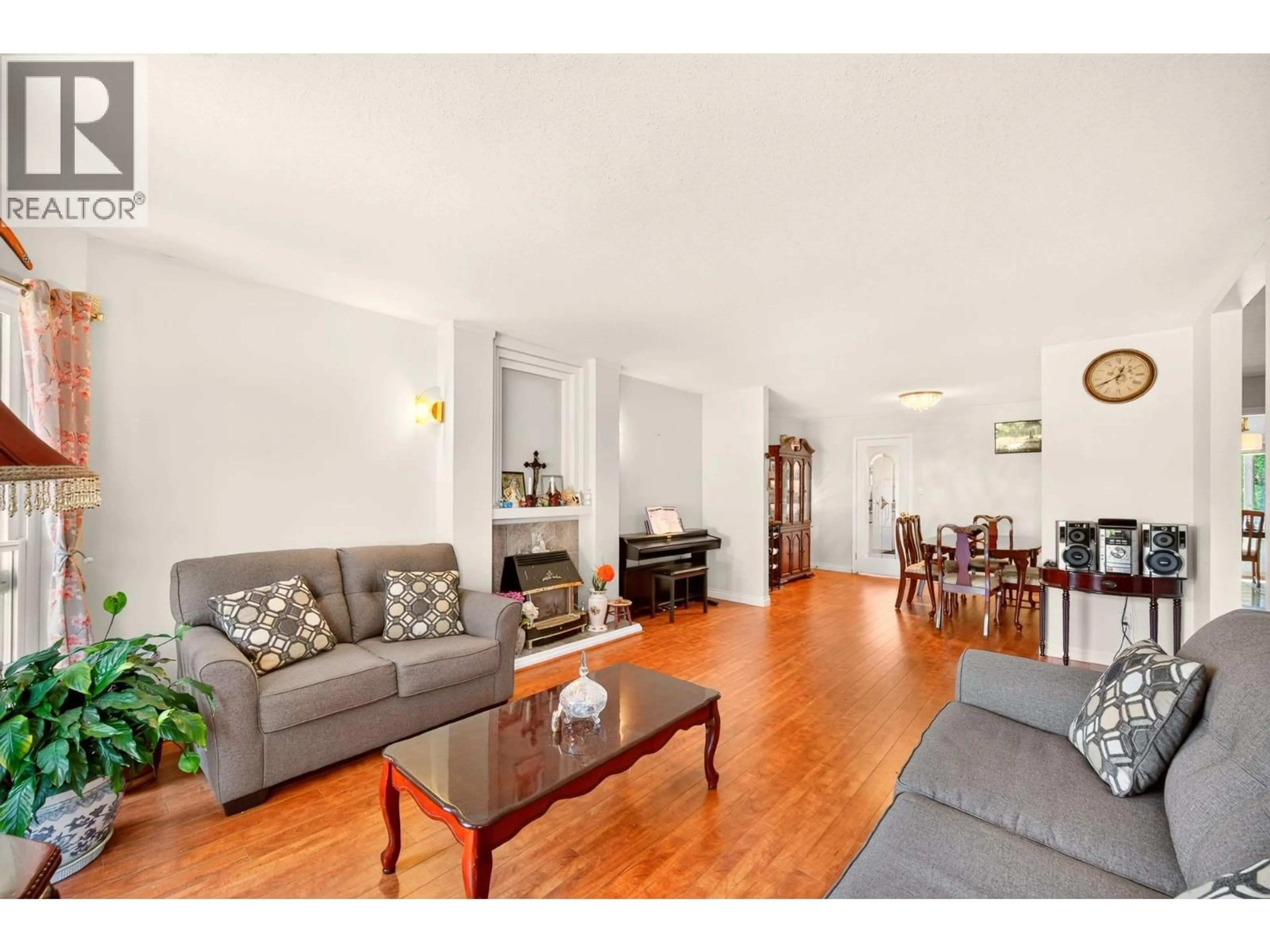 Living room with furniture, wood/laminate floor for 22637 FRASERBANK CRESCENT, Richmond British Columbia V6V2L8
