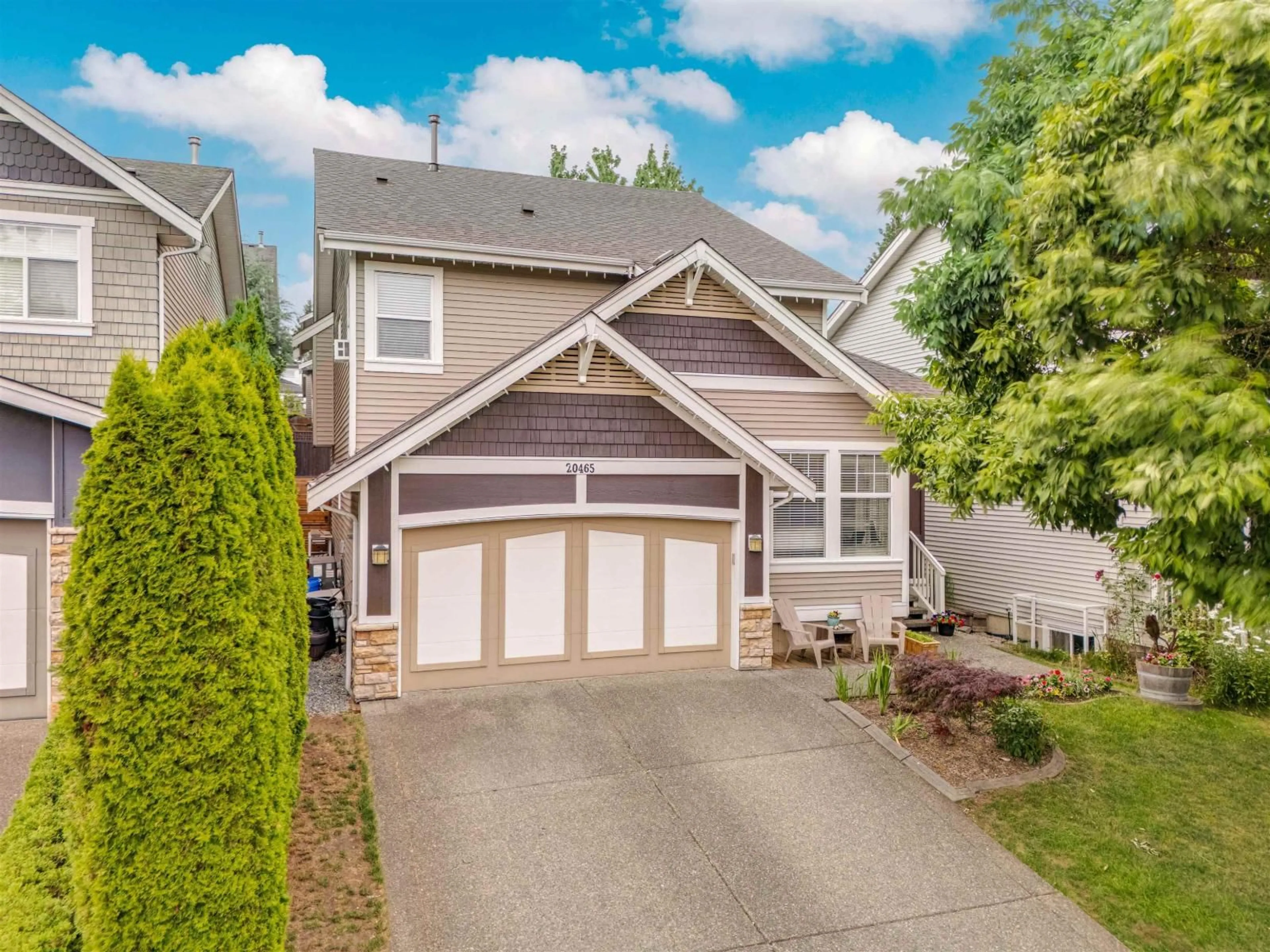 Home with vinyl exterior material, street for 20465 67B AVENUE, Langley British Columbia V2Y3C9