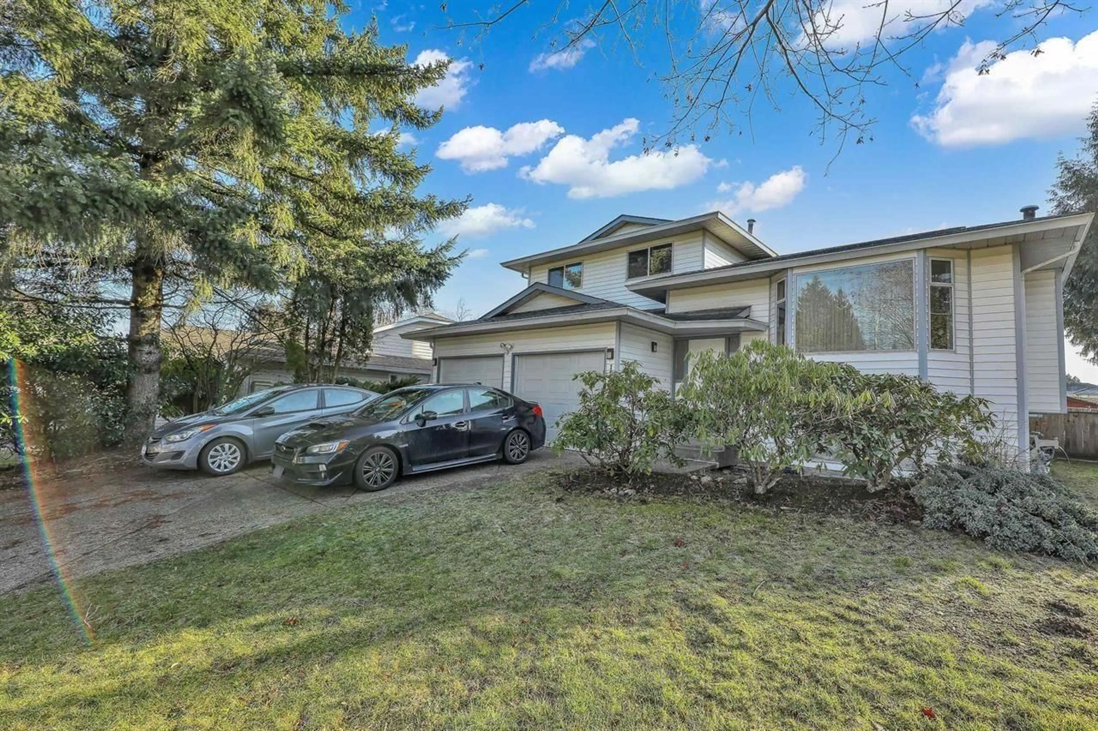 A pic from outside/outdoor area/front of a property/back of a property/a pic from drone, street for 15662 91A AVENUE, Surrey British Columbia V4N2X3