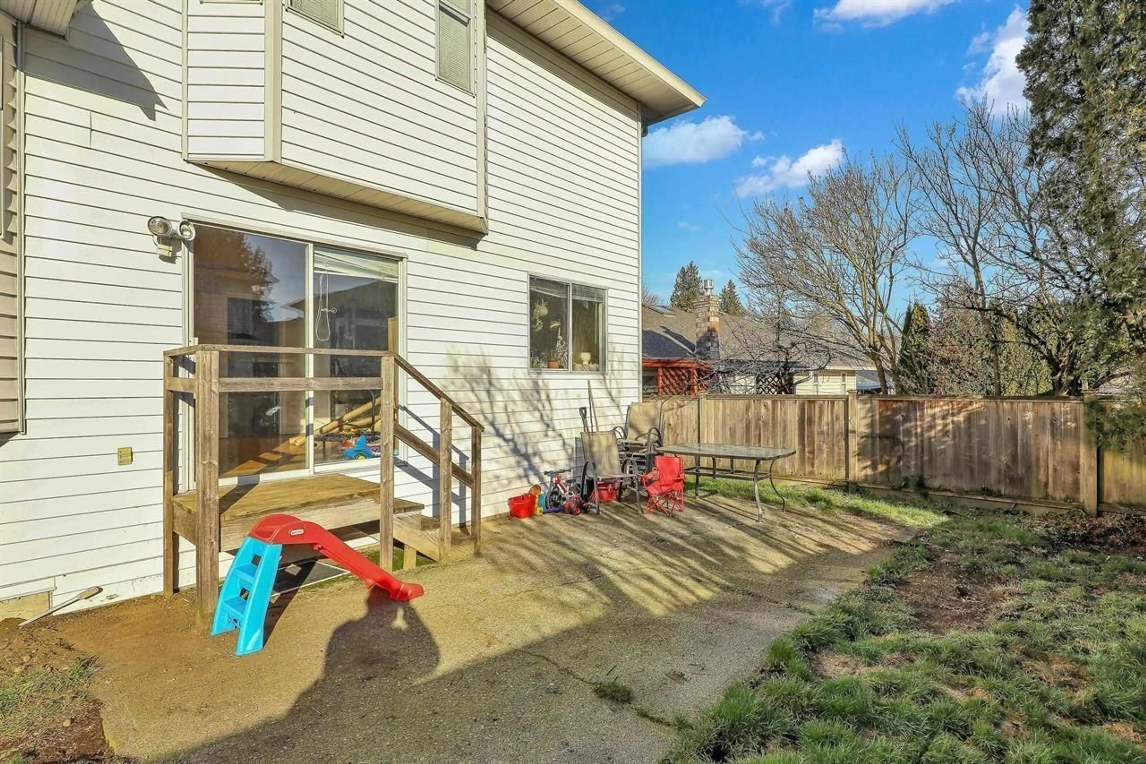 Patio, street for 15662 91A AVENUE, Surrey British Columbia V4N2X3