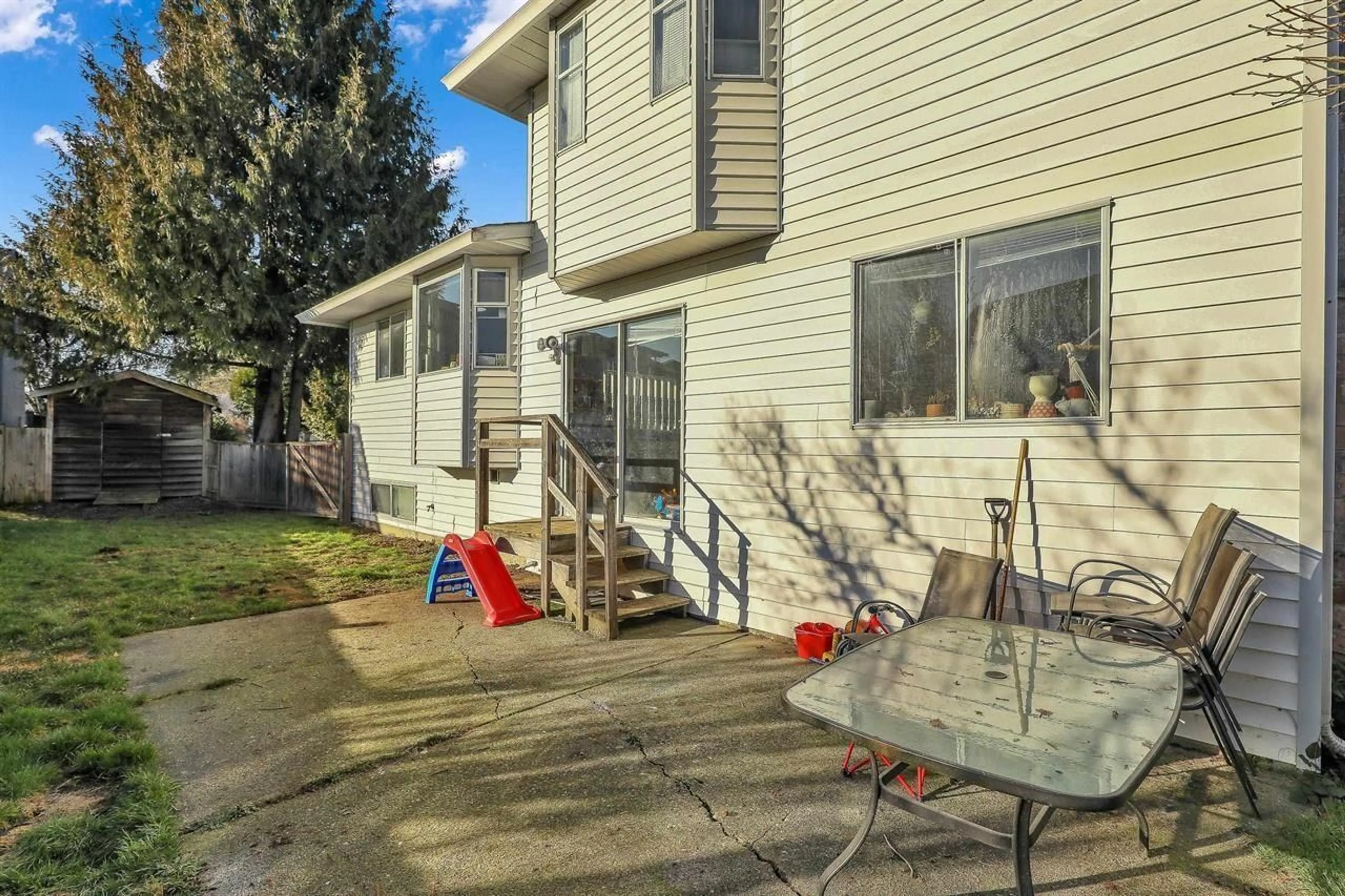 Patio, street for 15662 91A AVENUE, Surrey British Columbia V4N2X3