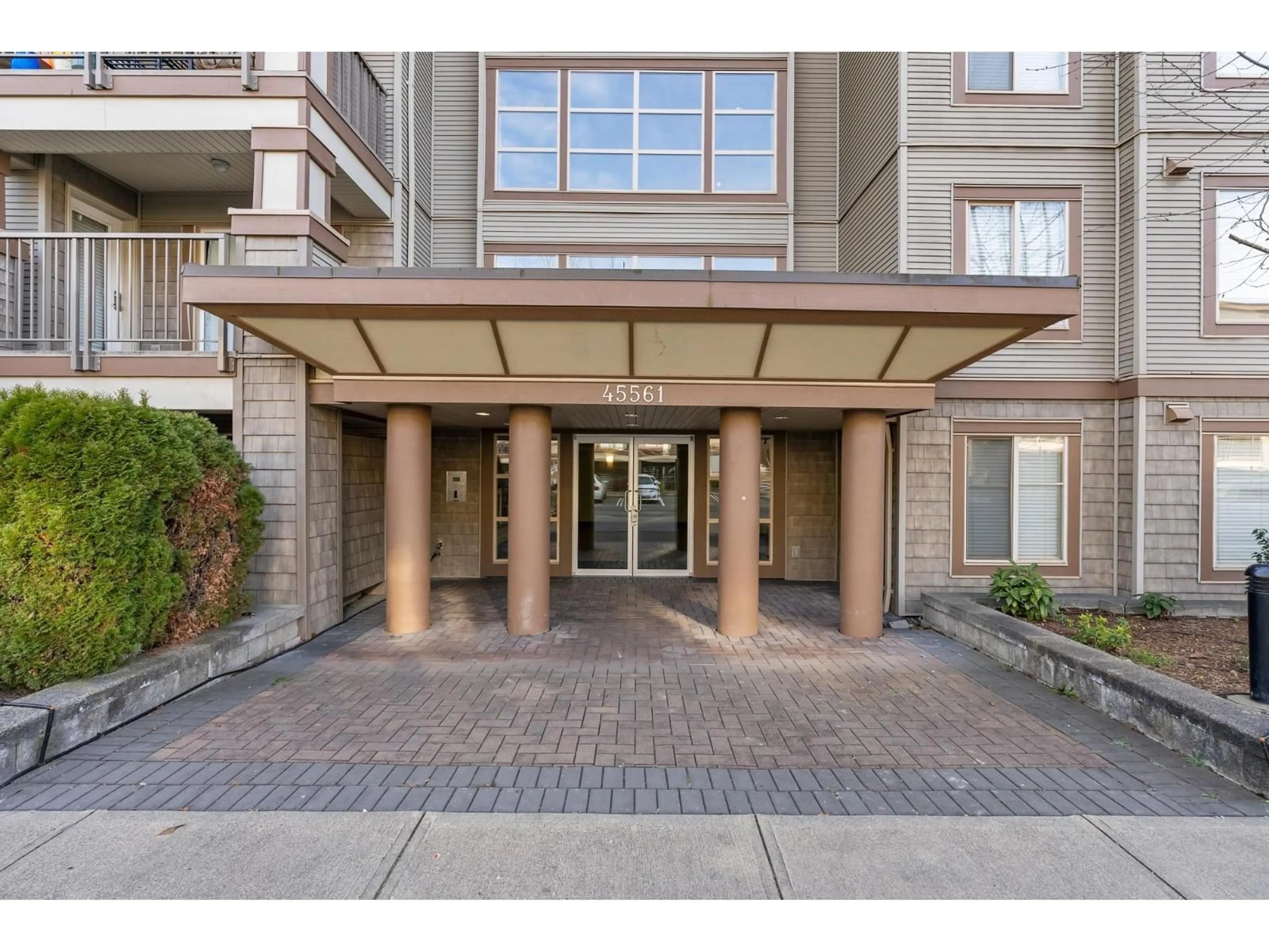 Indoor foyer for 203 - 45561 YALE ROAD, Chilliwack British Columbia V2P0A8