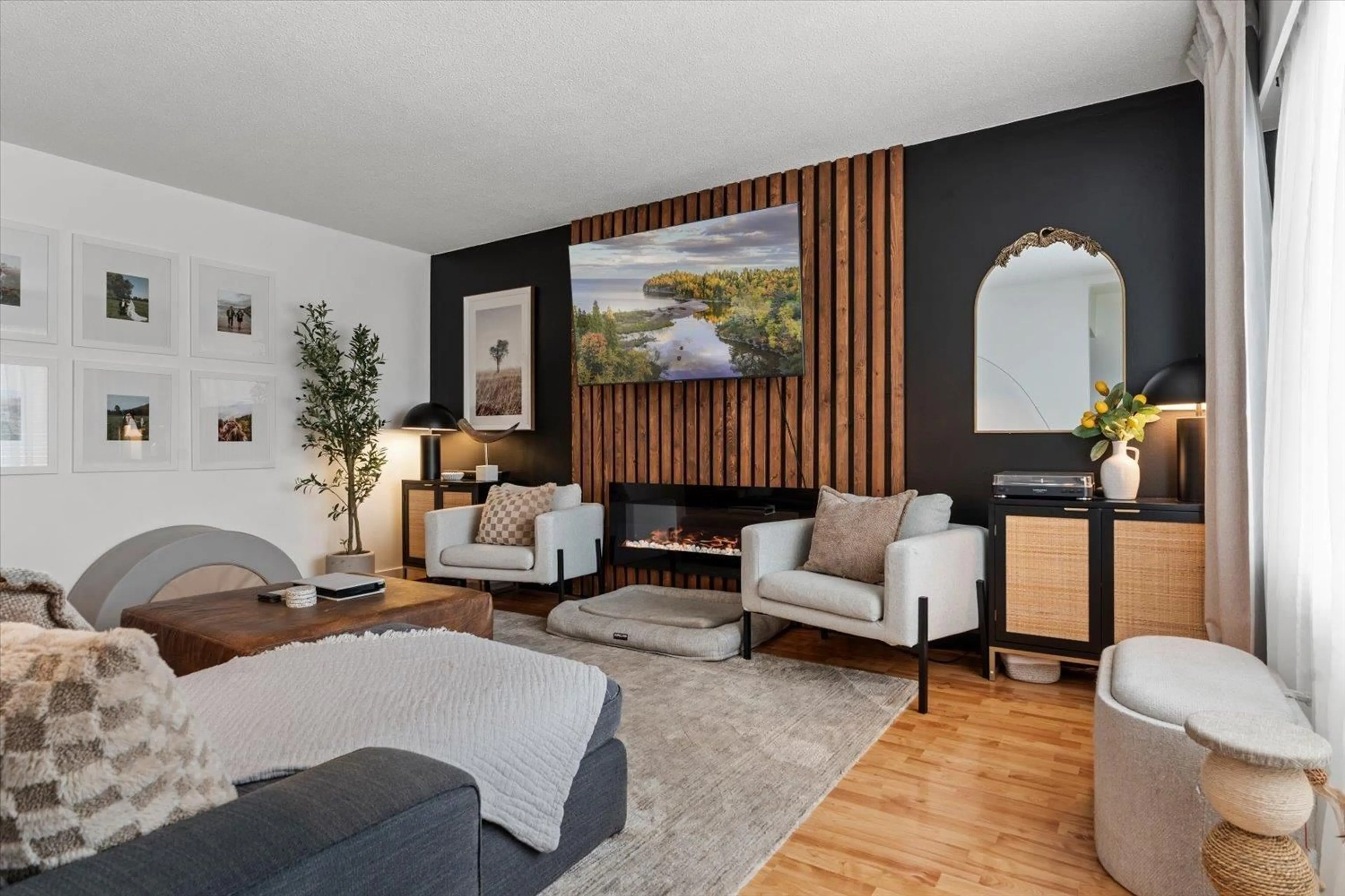 Living room with furniture, wood/laminate floor for 45925 LEWIS AVENUE, Chilliwack British Columbia V2P3C3