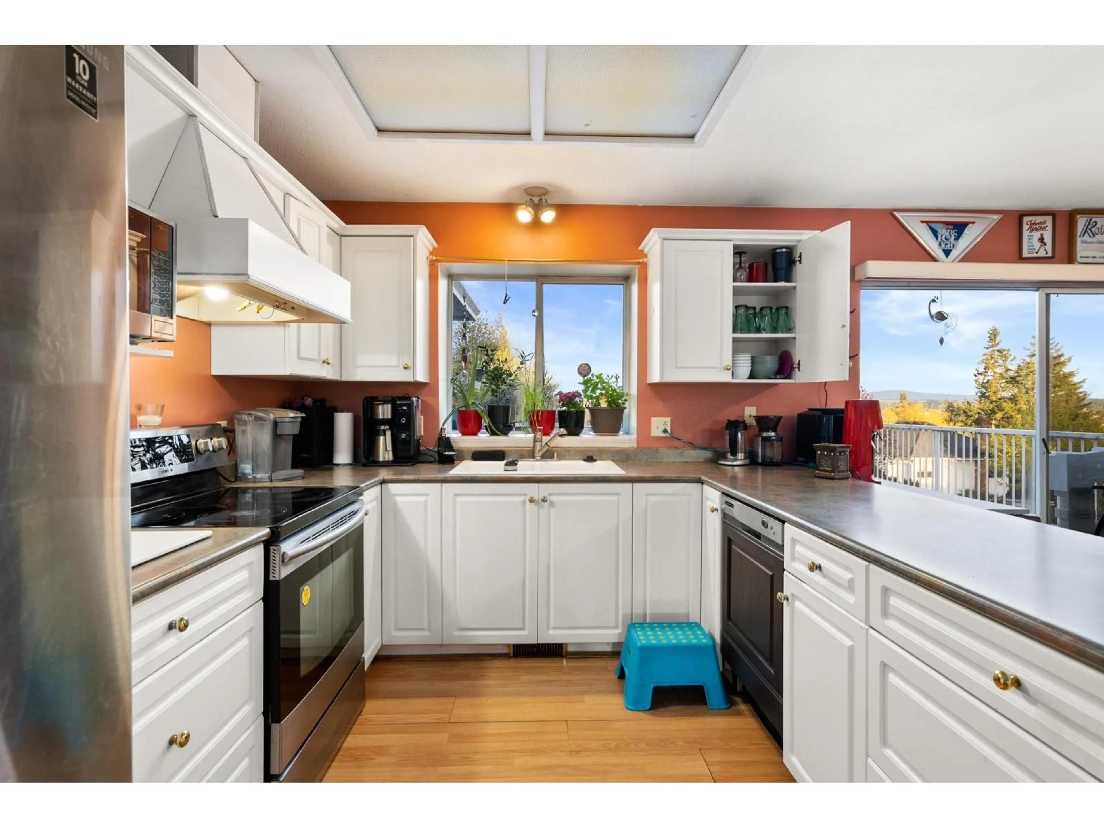 Open concept kitchen, unknown for 6170 191 STREET, Surrey British Columbia V3S8C8
