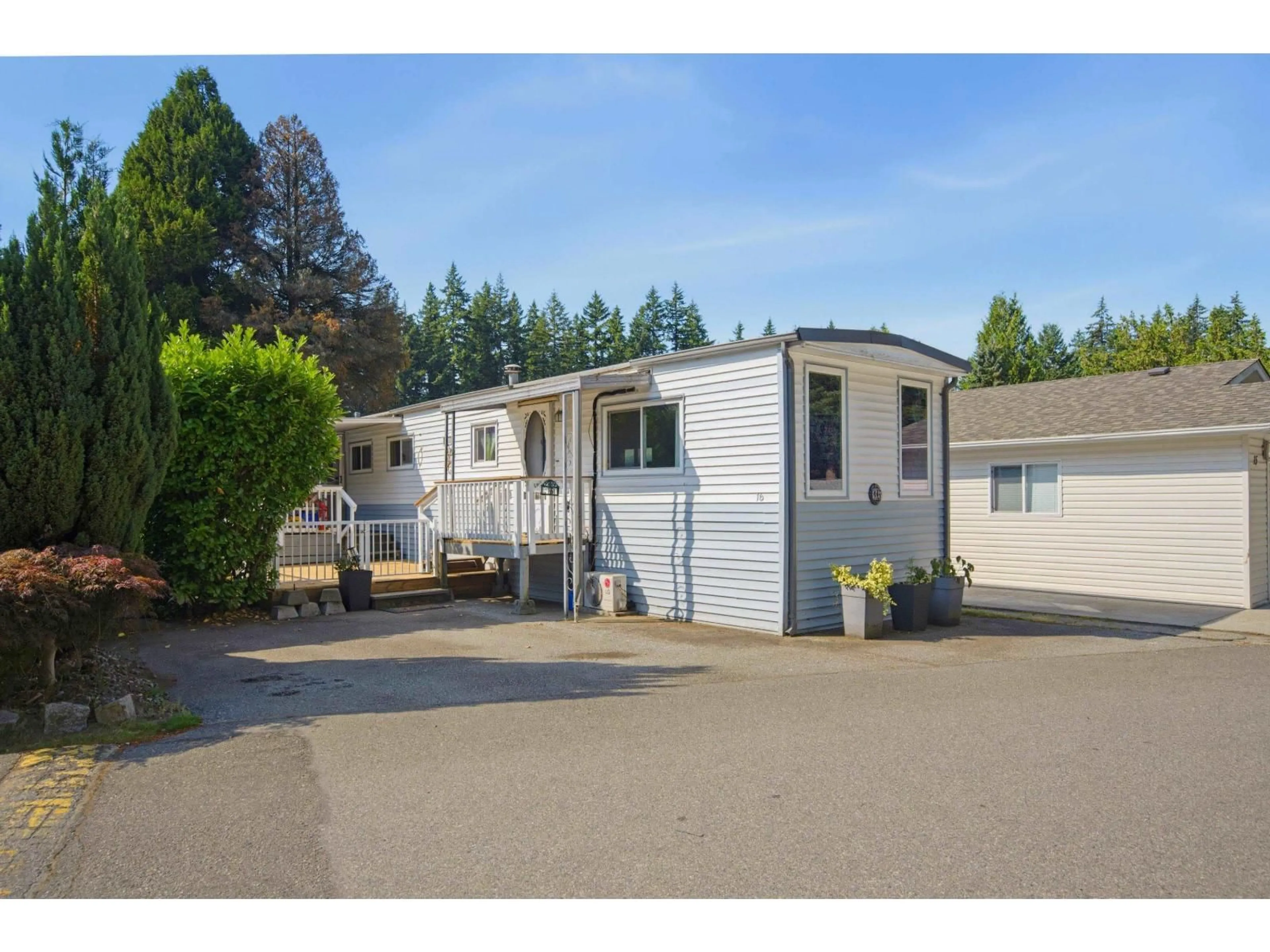 A pic from outside/outdoor area/front of a property/back of a property/a pic from drone, unknown for 16 - 9080 198 STREET, Langley British Columbia V1M3A8