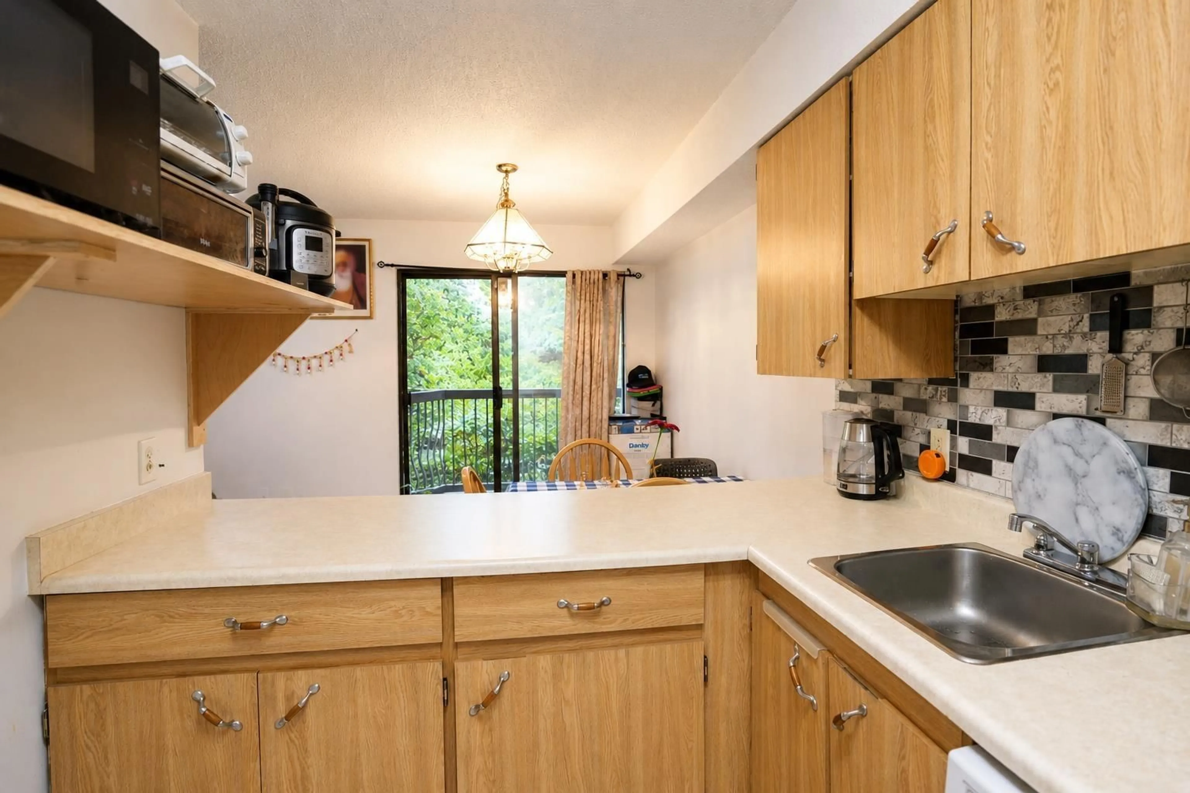 Standard kitchen, unknown for 208 - 7144 133B STREET, Surrey British Columbia V3W8A4