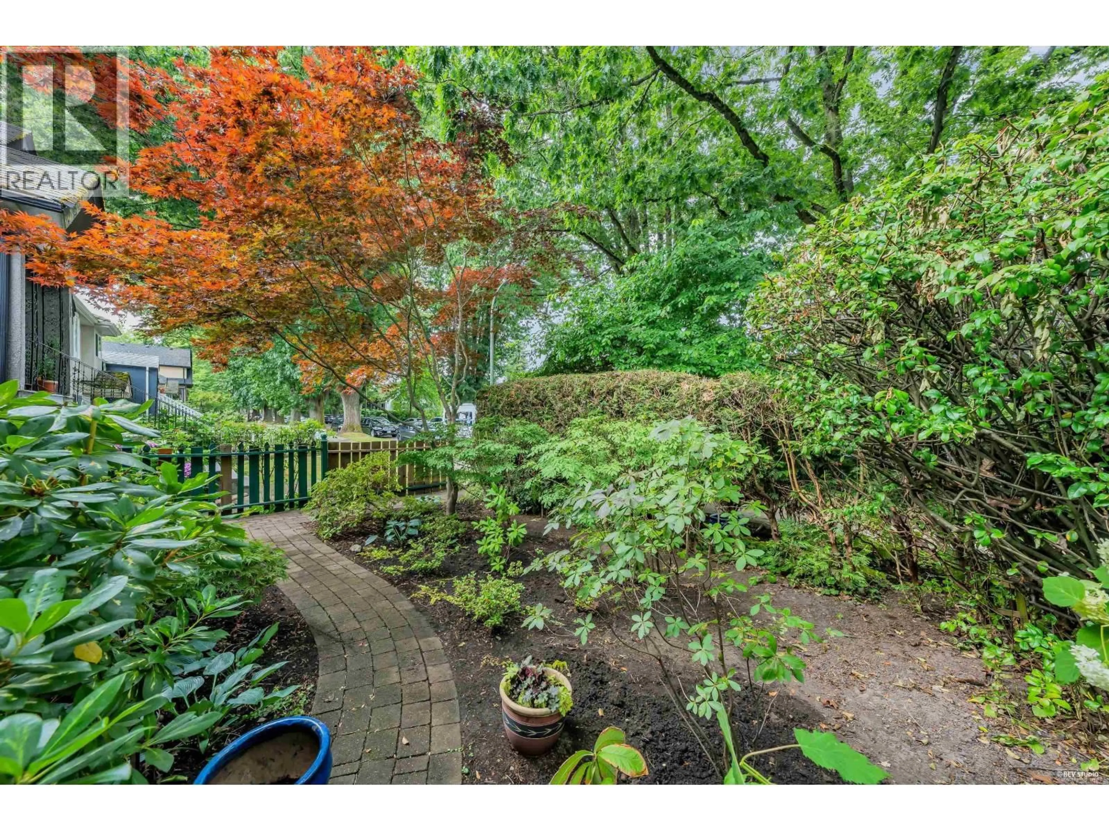 Patio, forest/trees view for 956 21ST AVENUE, Vancouver British Columbia V5V1S5