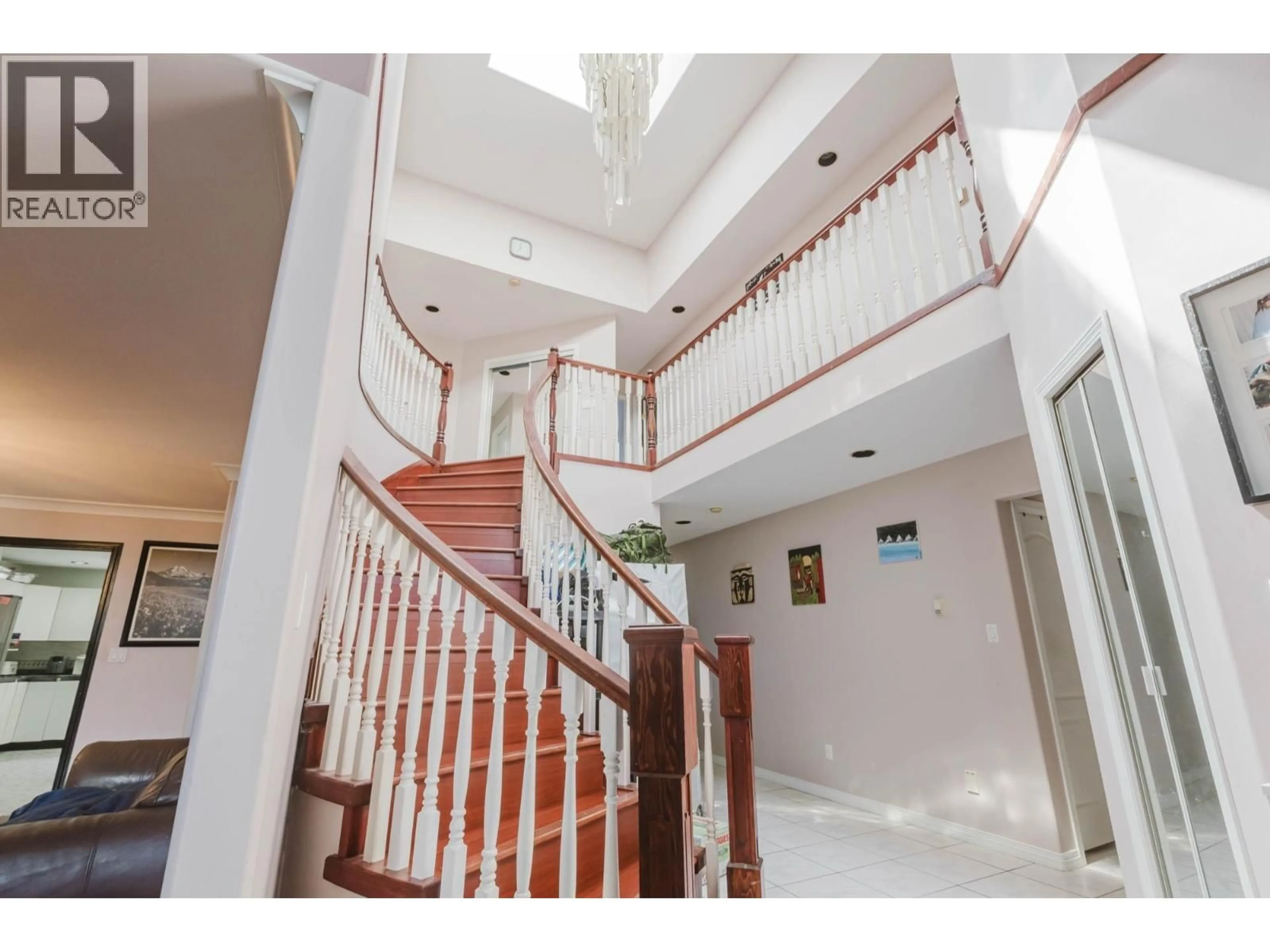 Indoor foyer for 1226 SALTER STREET, New Westminster British Columbia V3M5A7