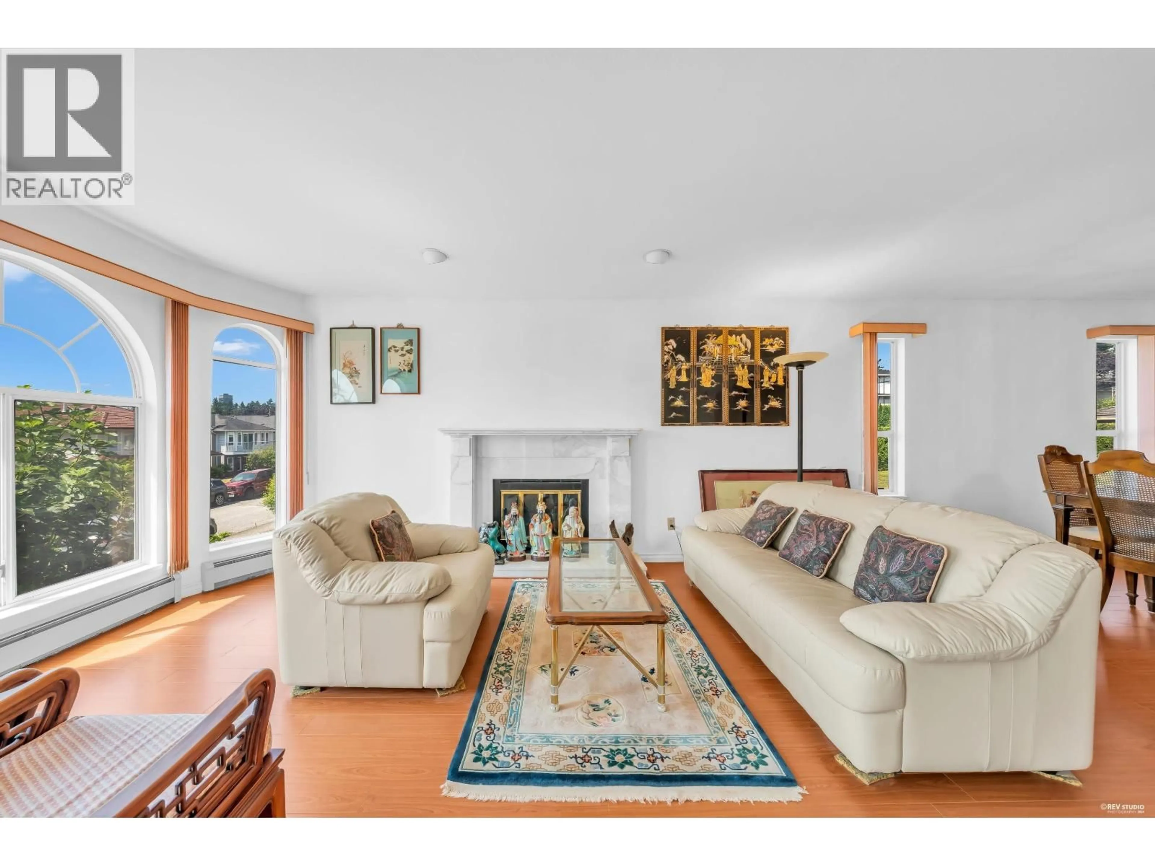 Living room with furniture, unknown for 3957 SPRUCE STREET, Burnaby British Columbia V5G1Y2