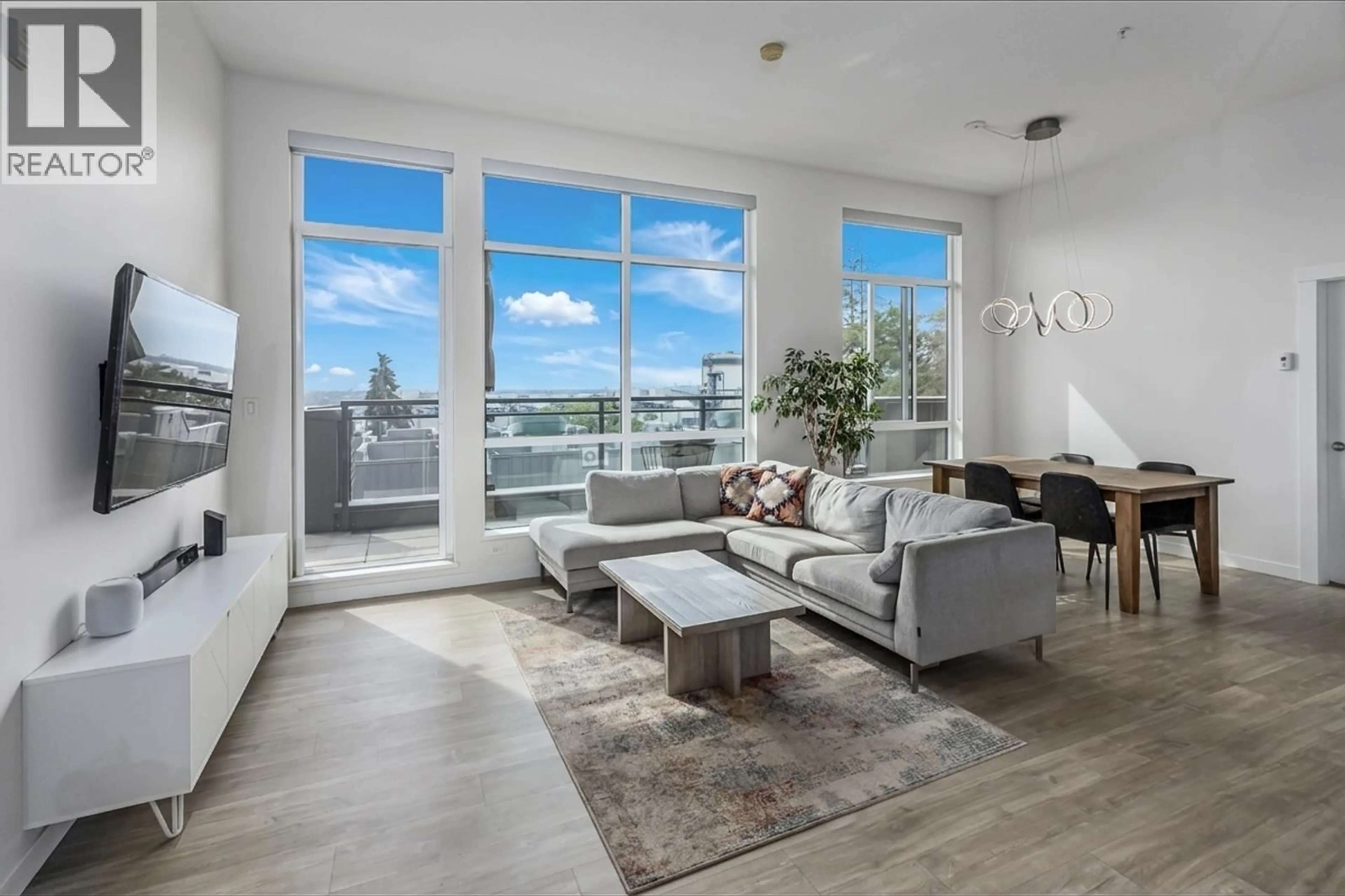 Living room with furniture, unknown for 403 - 615 3RD STREET, North Vancouver British Columbia V7L0G3