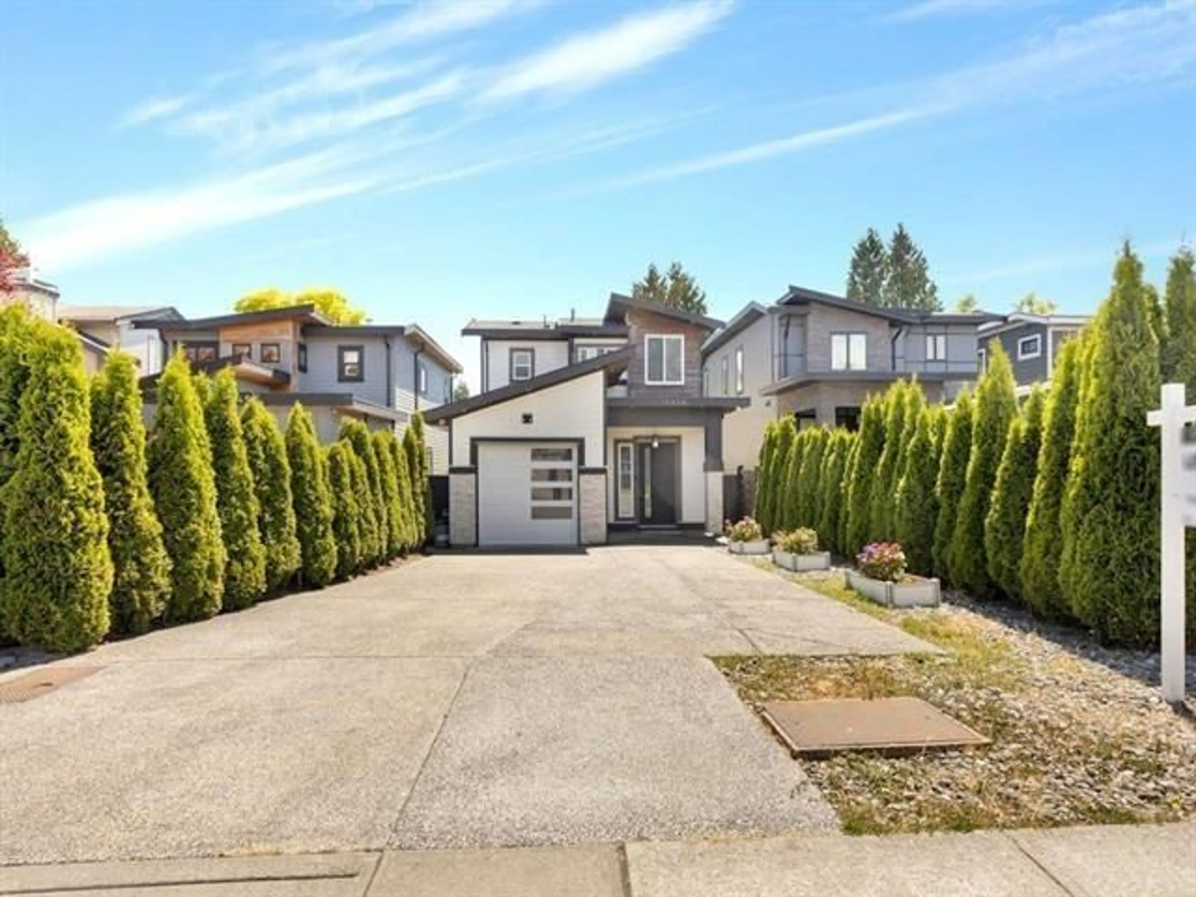 A pic from outside/outdoor area/front of a property/back of a property/a pic from drone, street for 15456 RUSSELL AVENUE, White Rock British Columbia V4B2R3