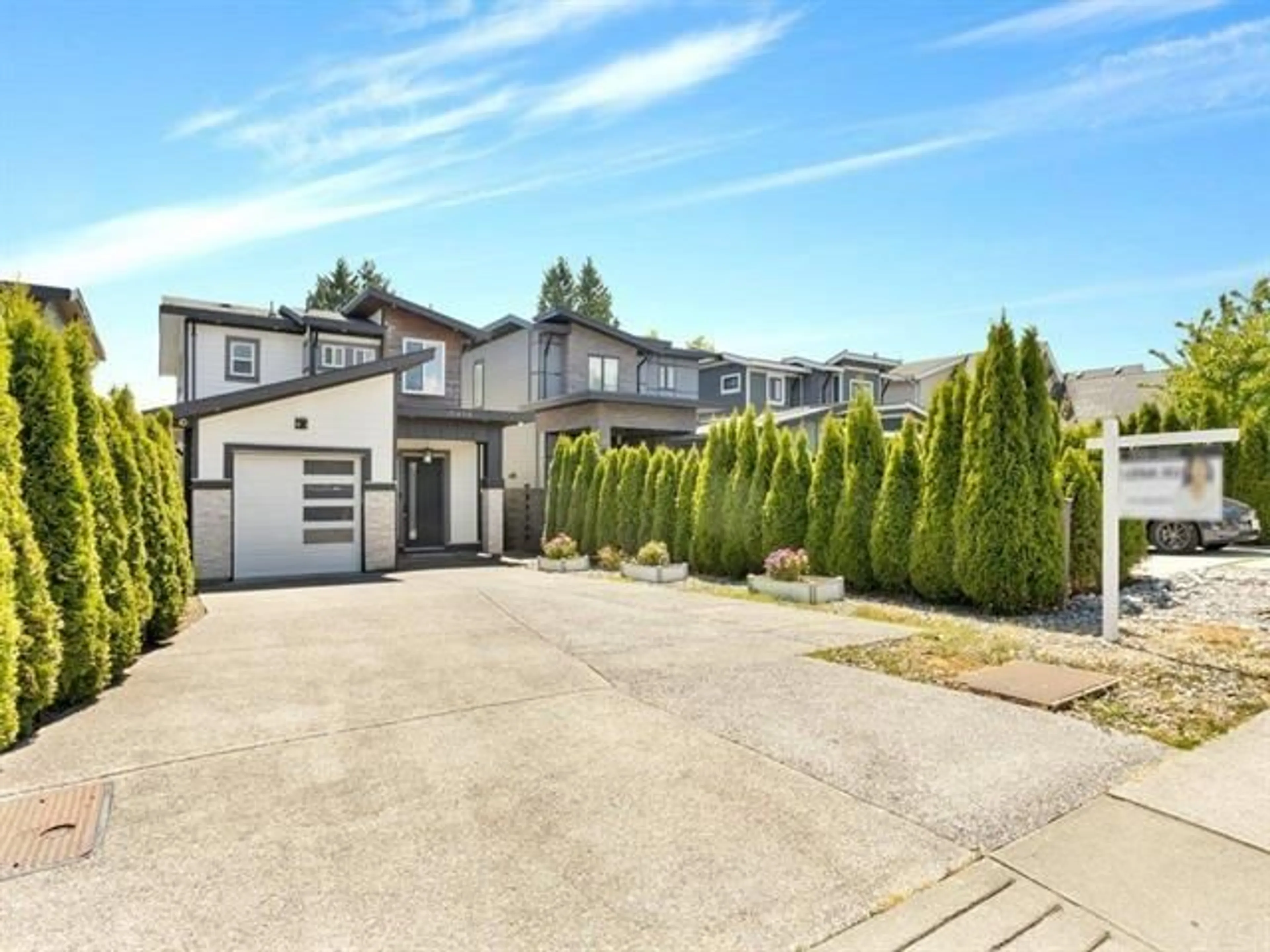 A pic from outside/outdoor area/front of a property/back of a property/a pic from drone, street for 15456 RUSSELL AVENUE, White Rock British Columbia V4B2R3