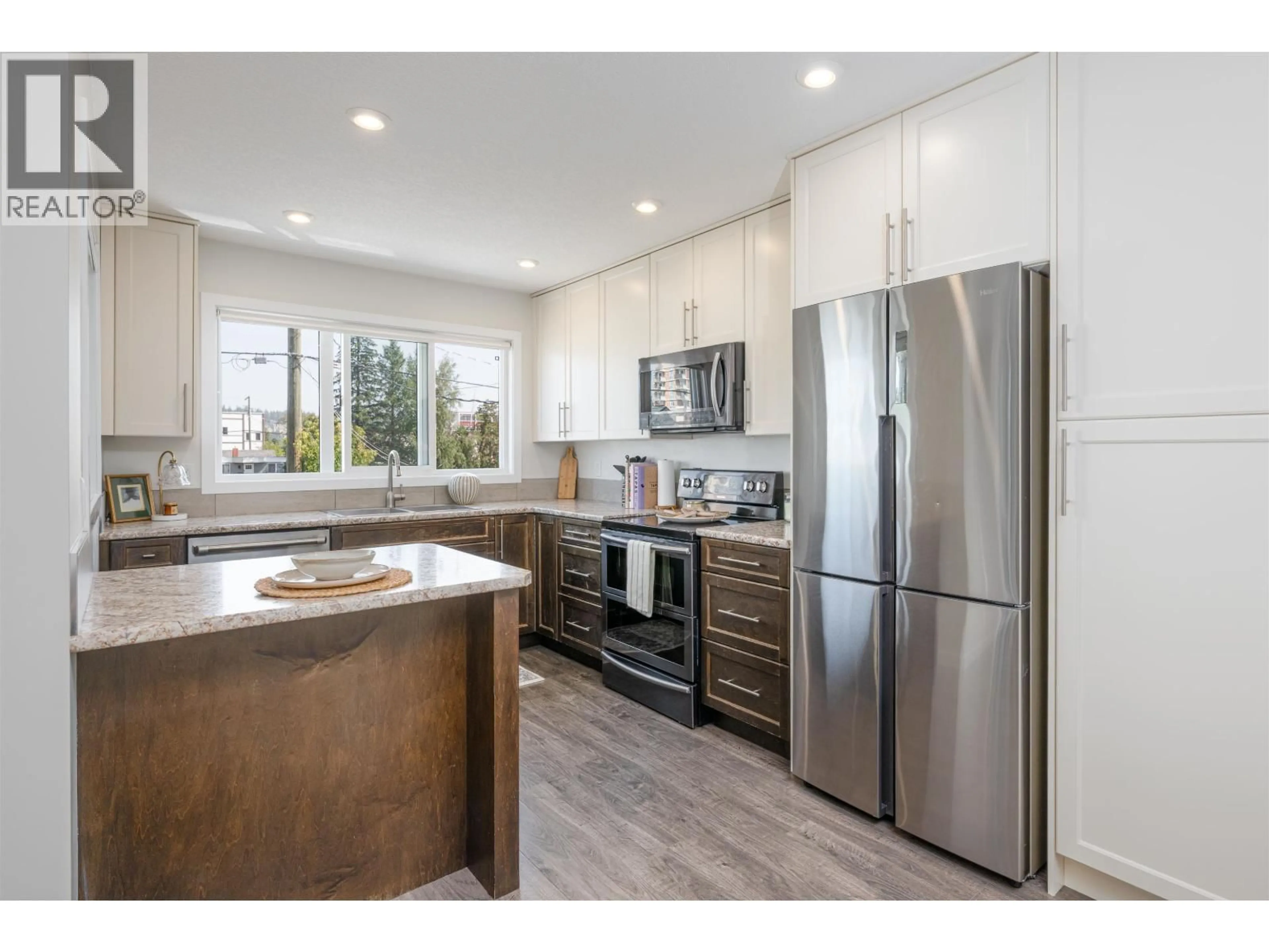 Open concept kitchen, unknown for 1740 5TH AVENUE, Prince George British Columbia V2L3M3