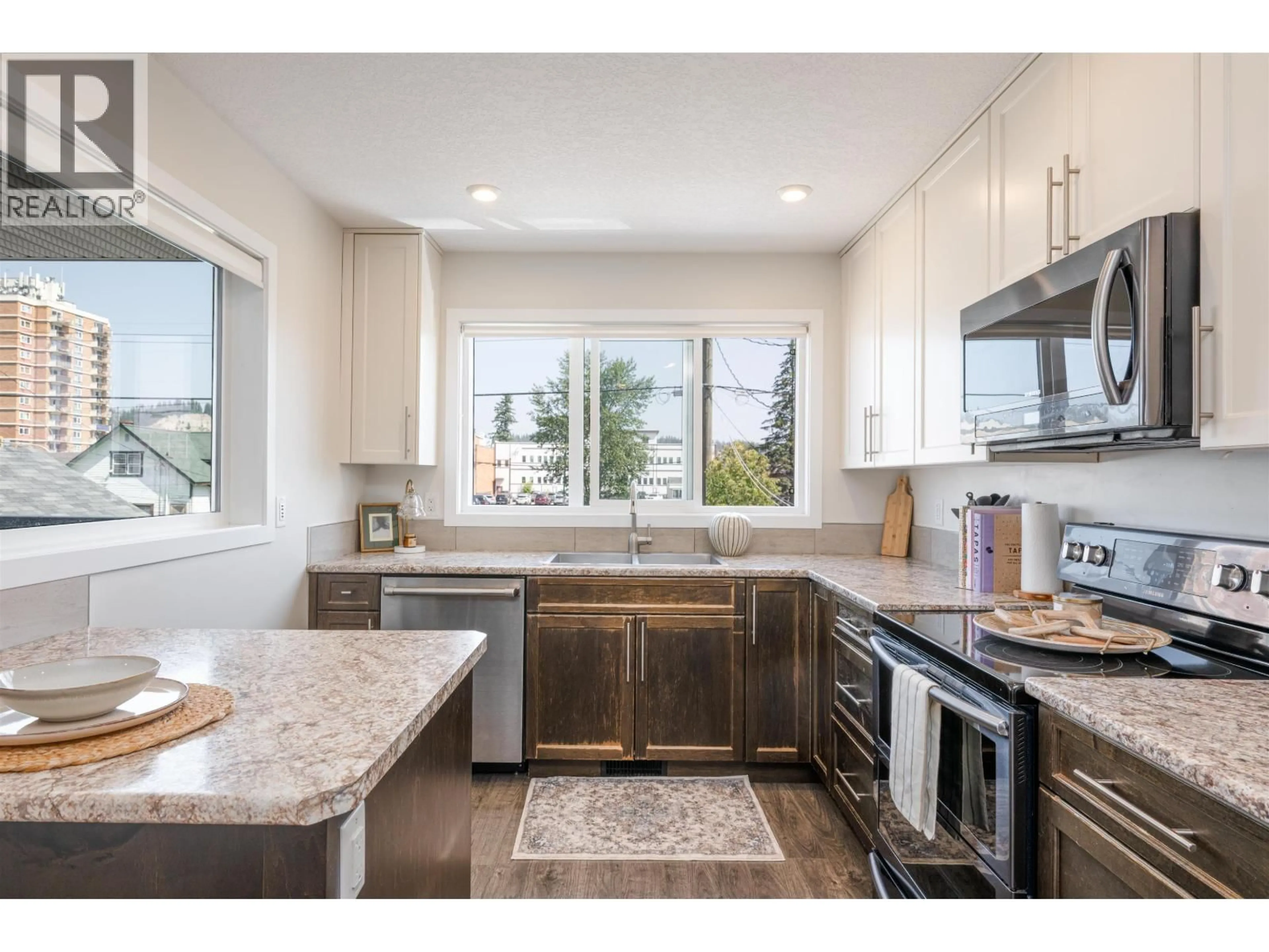 Open concept kitchen, unknown for 1740 5TH AVENUE, Prince George British Columbia V2L3M3