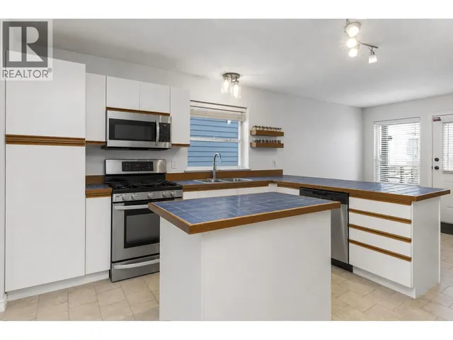 1827 MAMQUAM ROAD, Squamish 4