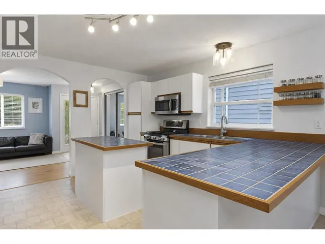 1827 MAMQUAM ROAD, Squamish 5