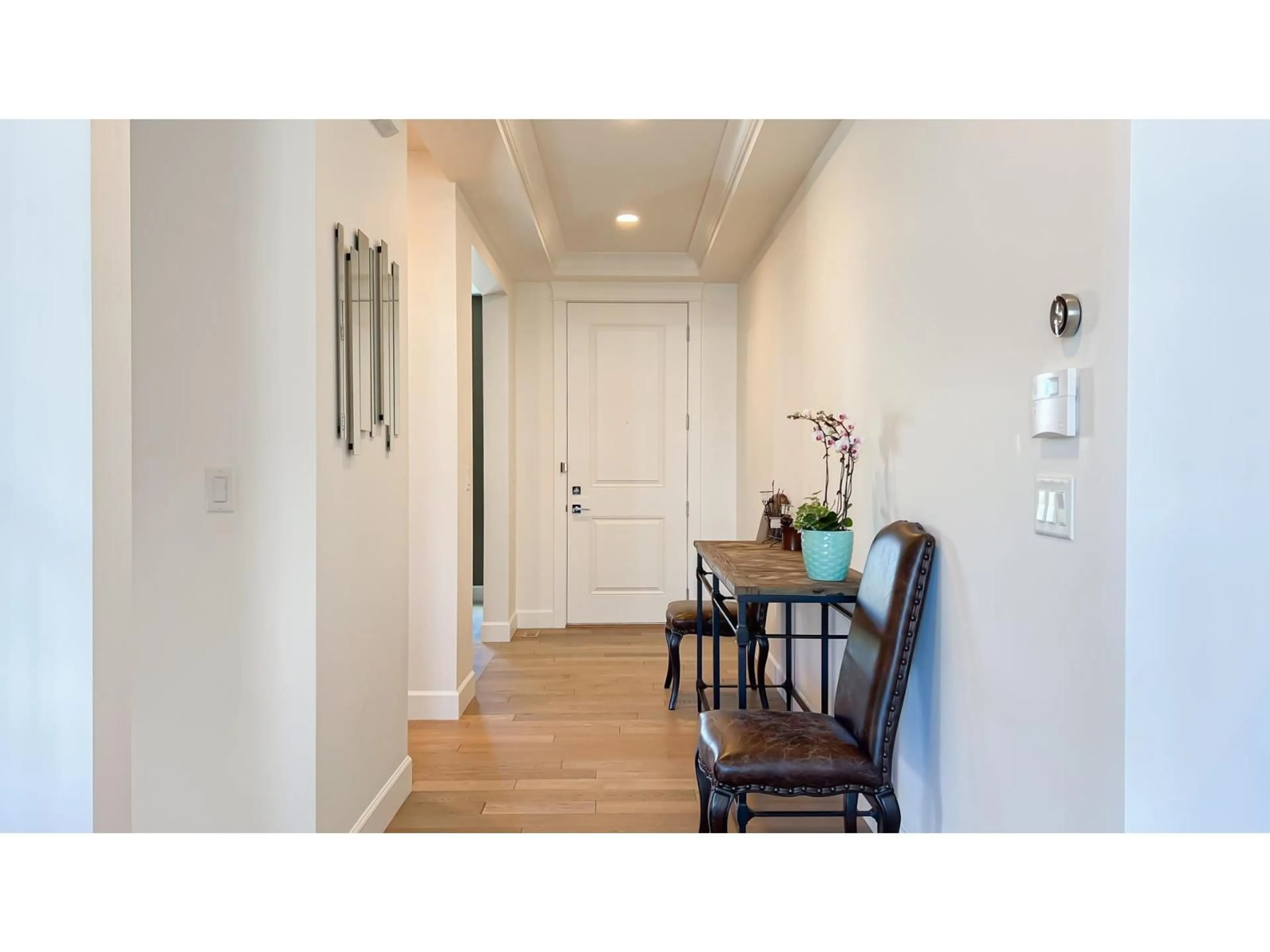 Indoor entryway for 16787 22 AVENUE, Surrey British Columbia V3Z0M3
