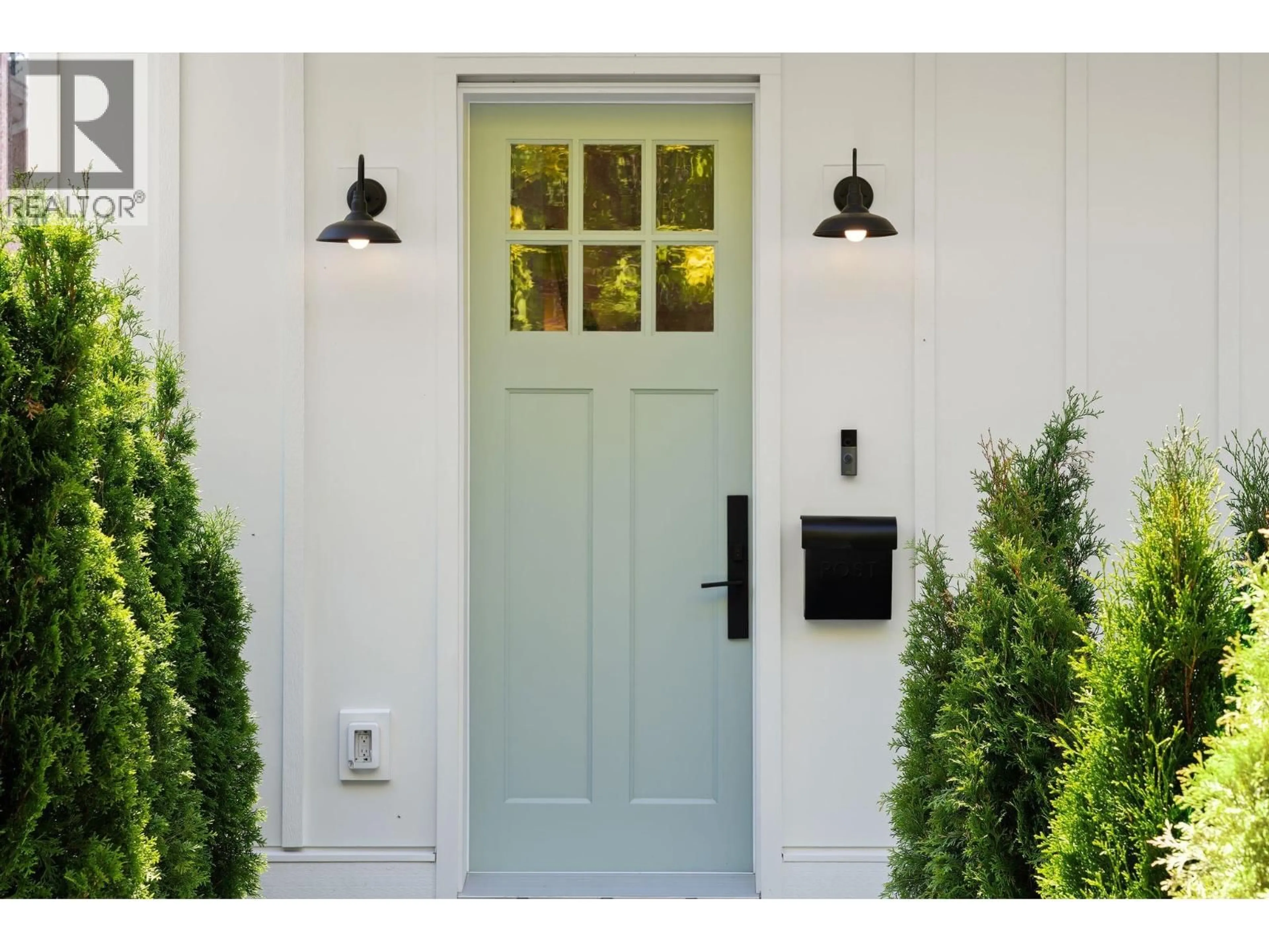 Indoor entryway for 1 - 2848 19TH AVENUE, Vancouver British Columbia V6L1E5