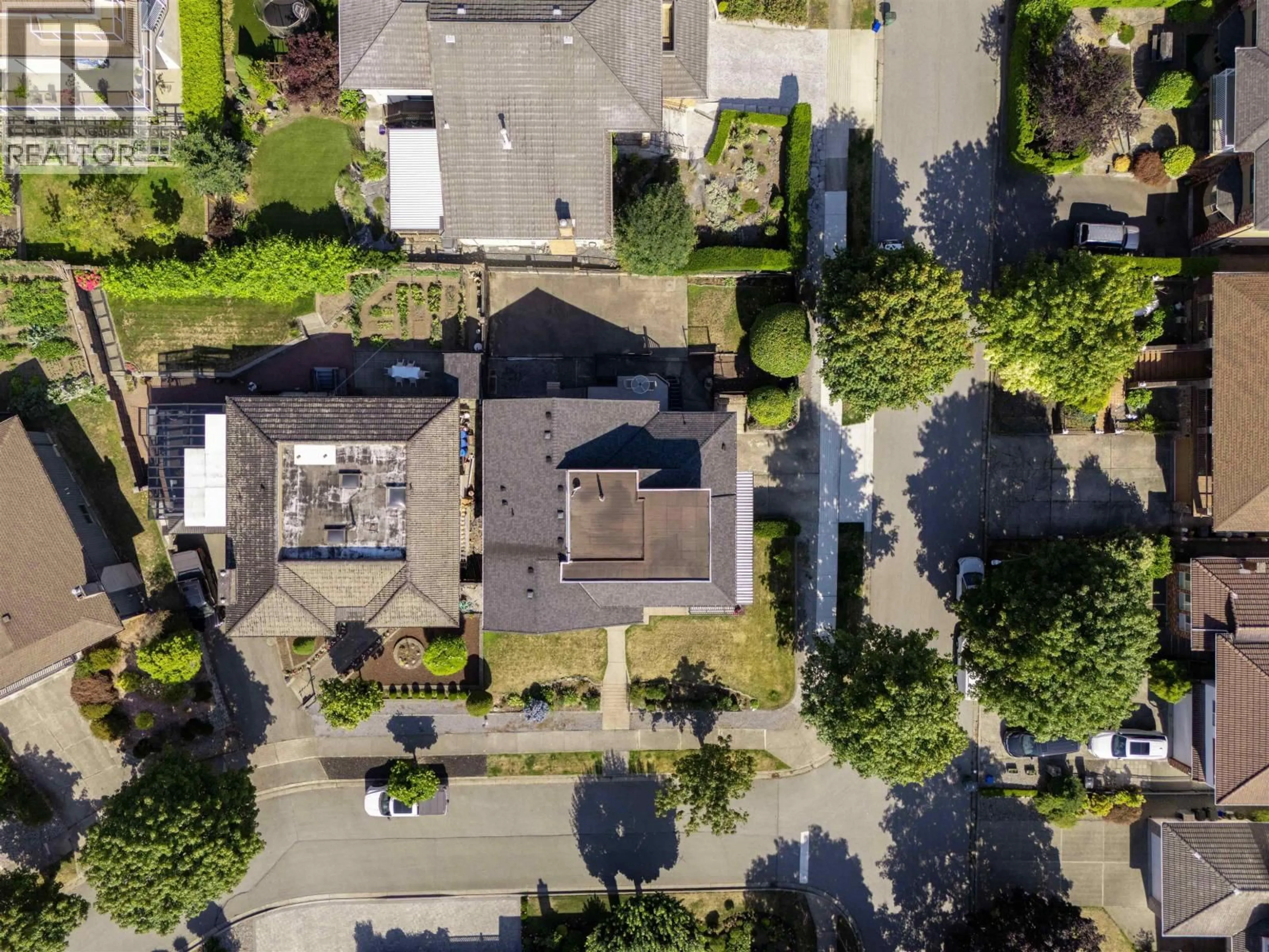 A pic from outside/outdoor area/front of a property/back of a property/a pic from drone, street for 7347 QUEENSTON COURT, Burnaby British Columbia V5A3M5