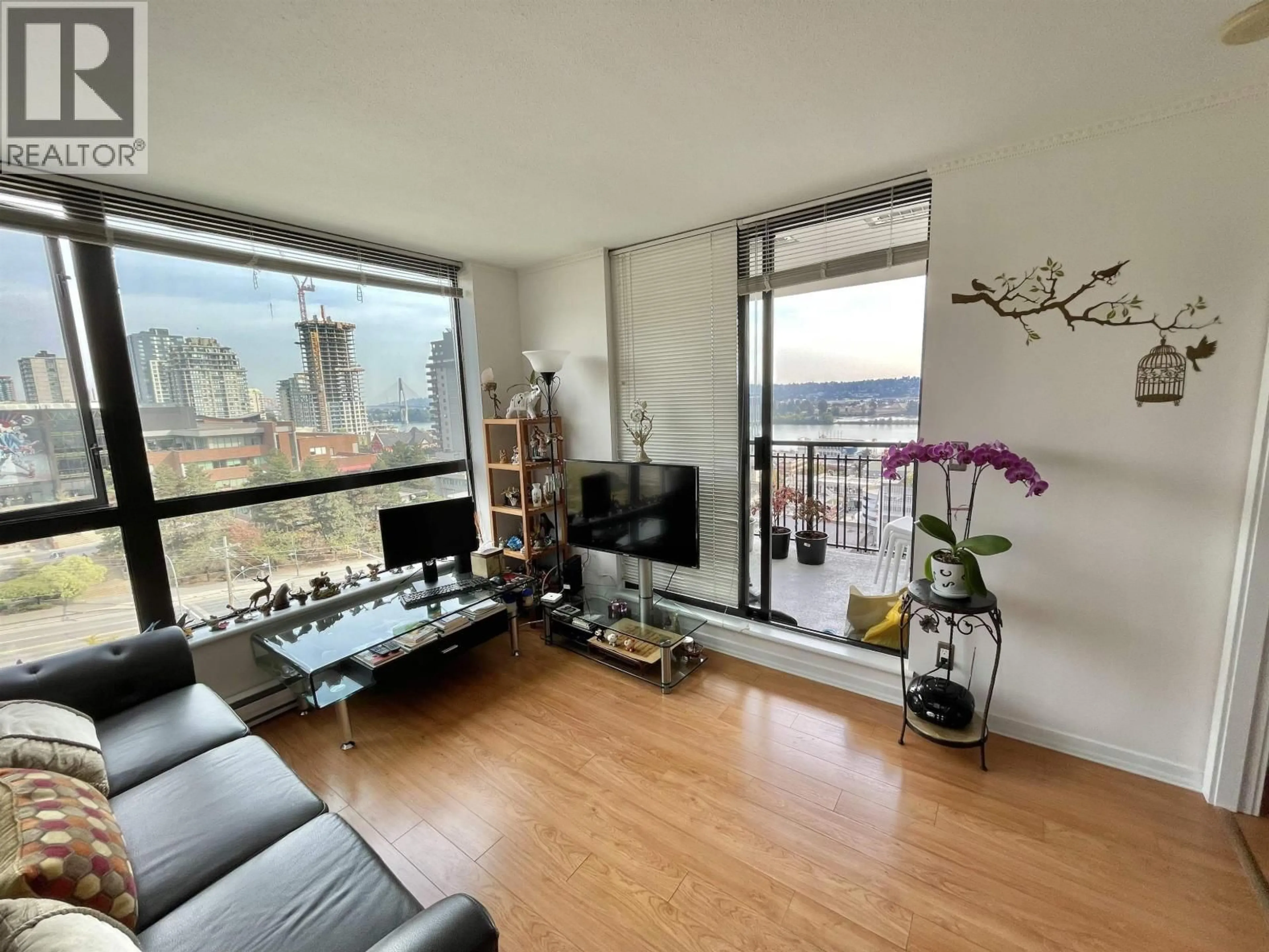 Living room with furniture, unknown for 1105 - 813 AGNES STREET, New Westminster British Columbia V3M0A9
