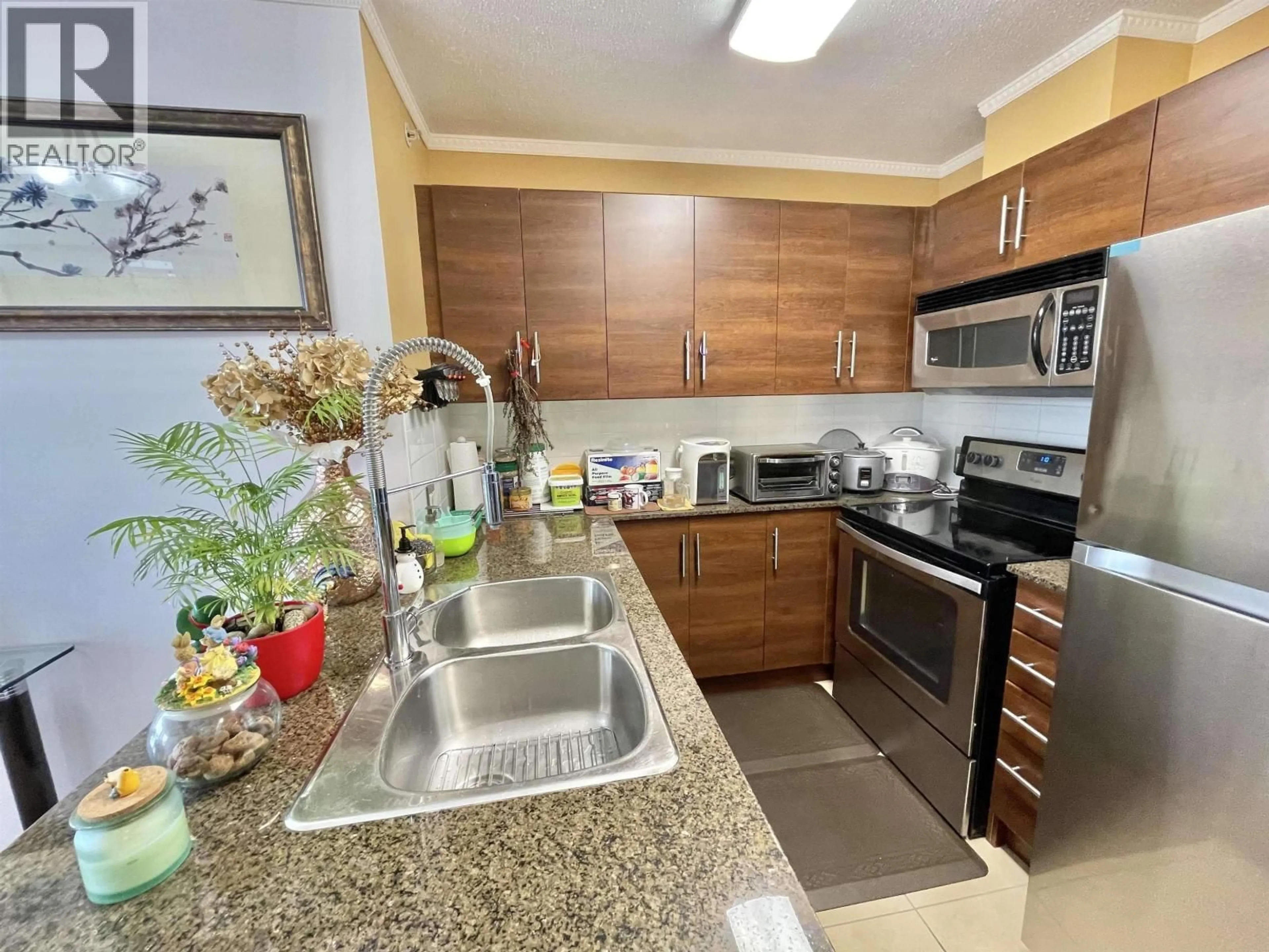 Standard kitchen, unknown for 1105 - 813 AGNES STREET, New Westminster British Columbia V3M0A9