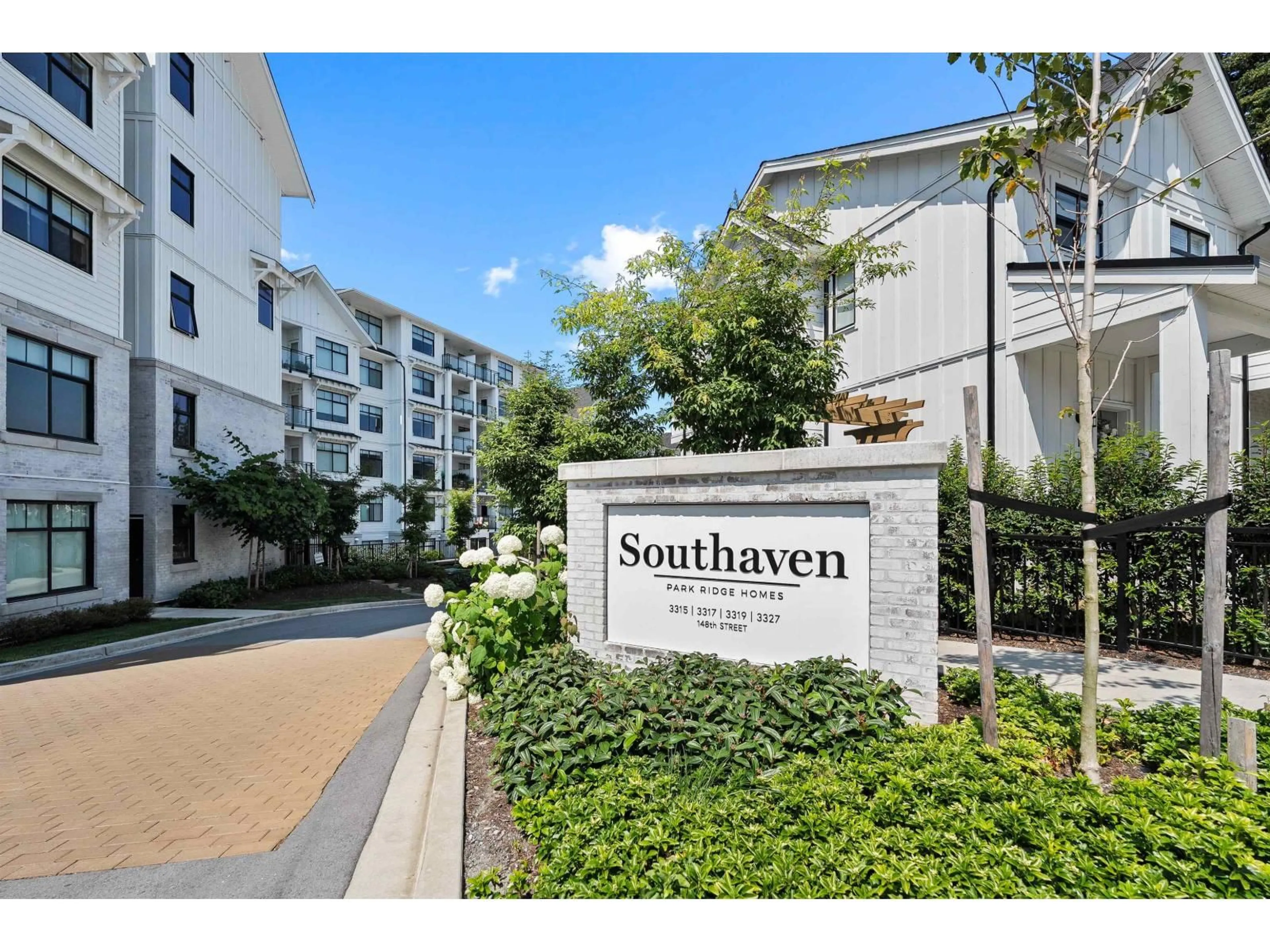 Indoor foyer for 405 - 3317 148 STREET, Surrey British Columbia V4P0H9